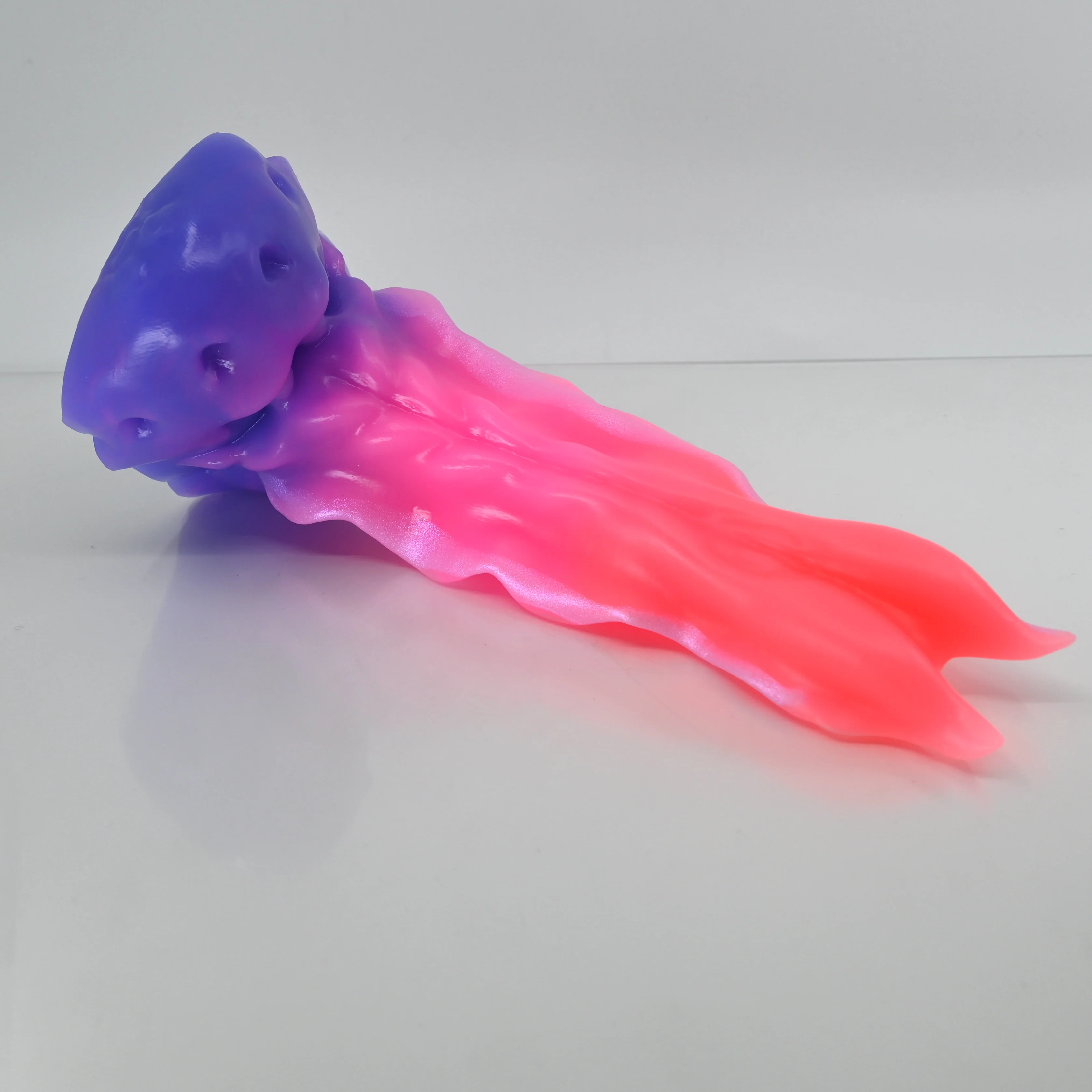 V3MCT21 Snark's Maw Medium 0050 UV GITD