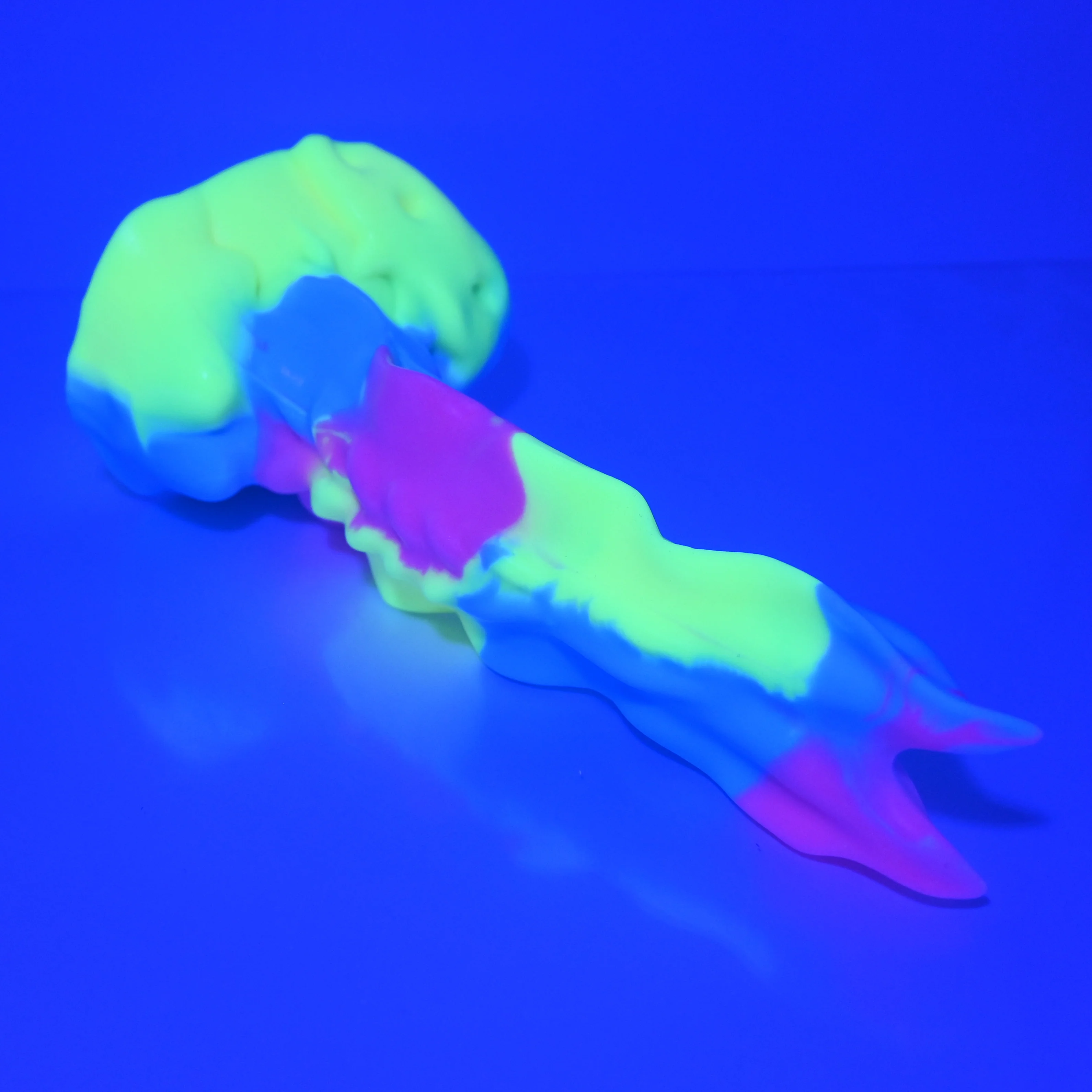 V3MBM12 Snark's Maw Medium 0050 UV GITD - Image 3