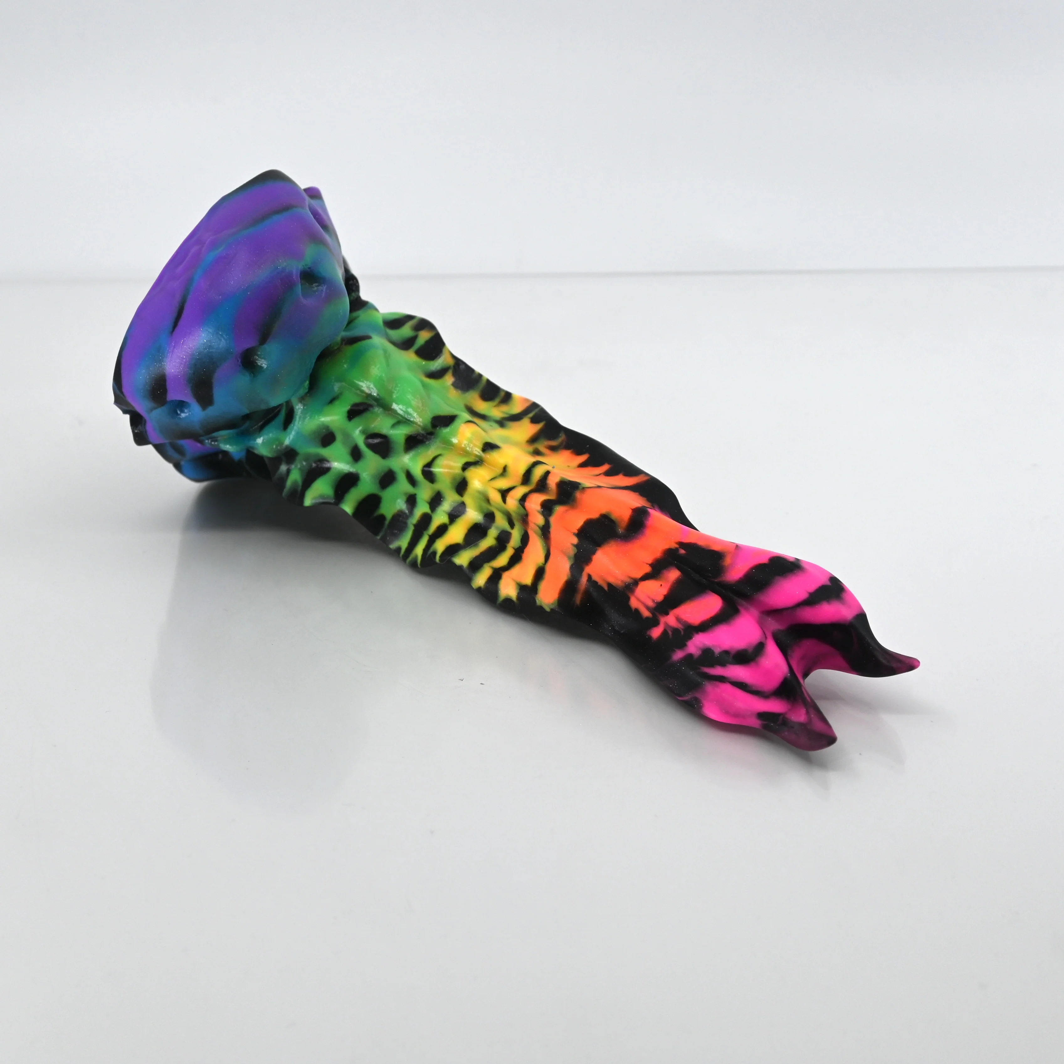 V1SCT32 Snark's Maw Mini 0030 UV GITD