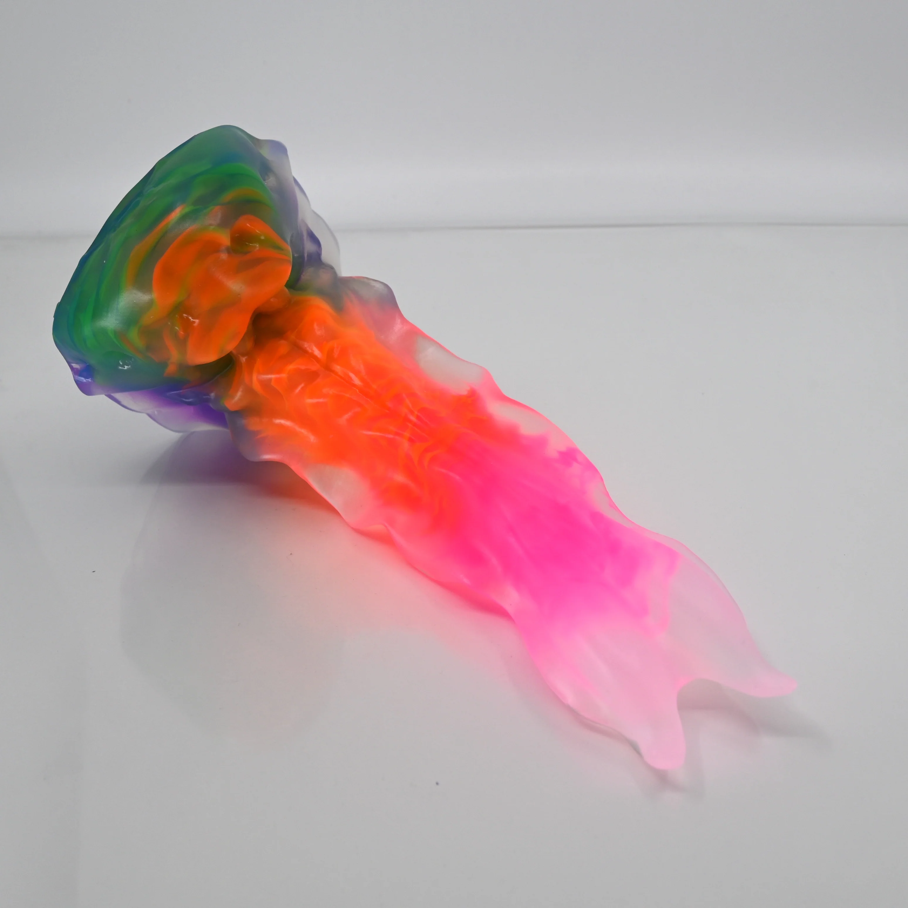 V2TCC83 Snark's Maw Small NC 0031 UV