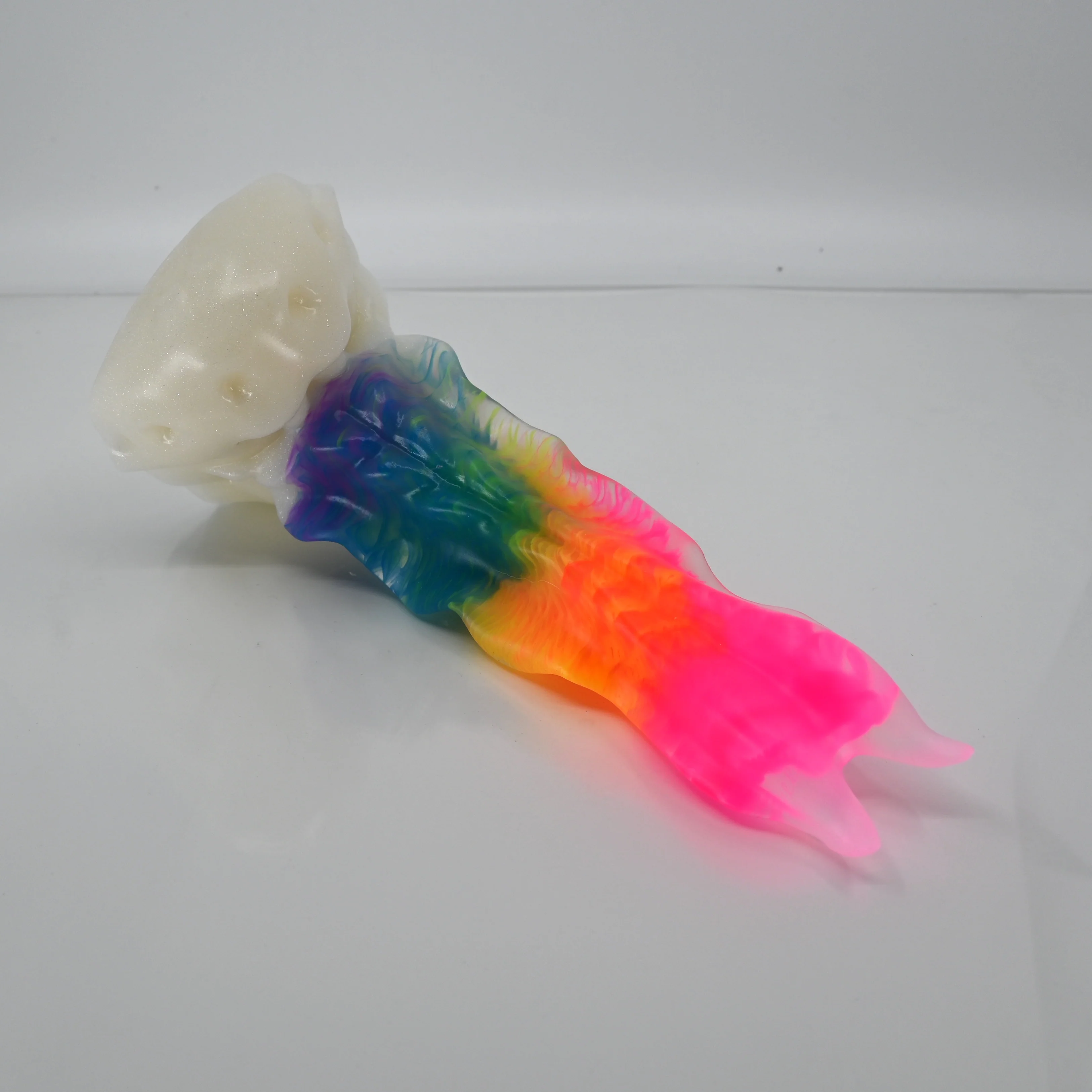 V2TCE37 Snark's Maw Small NC 0031 UV GITD