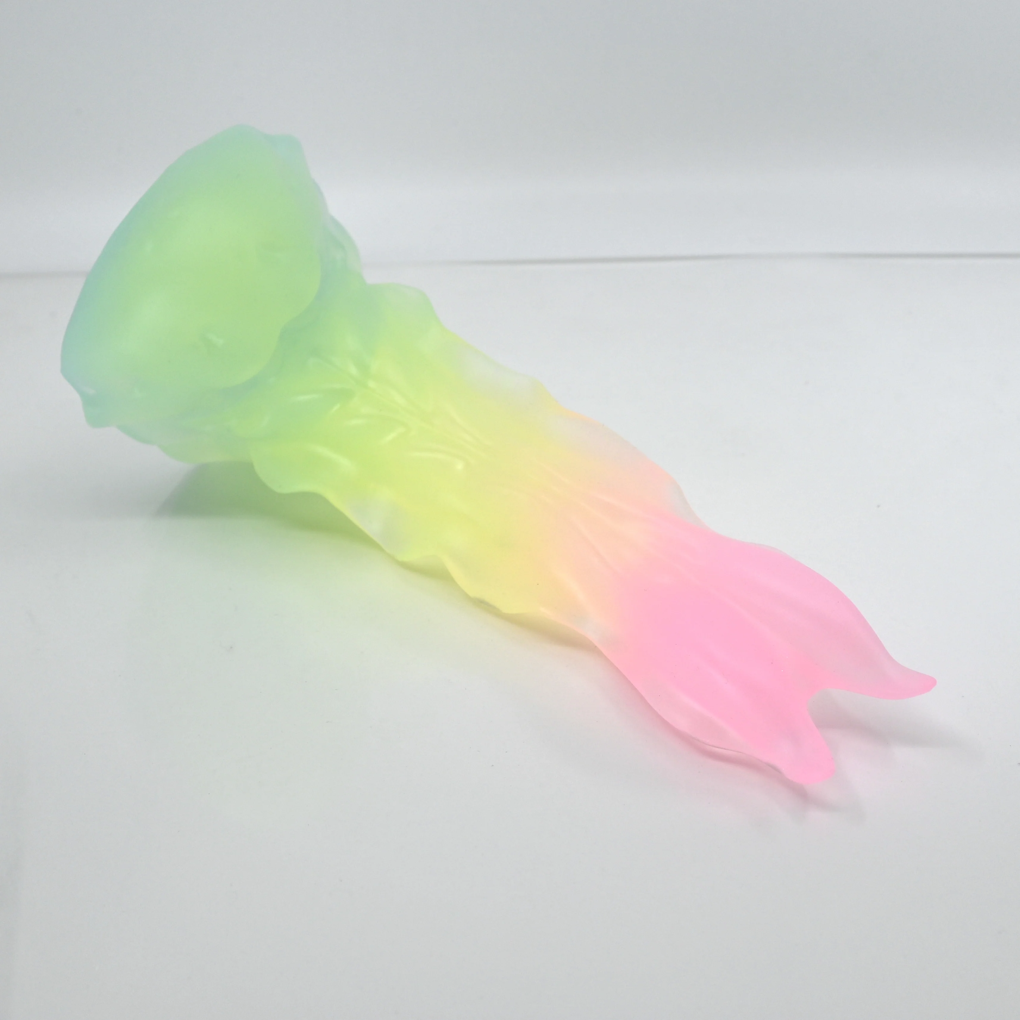 V2TCF89 Snark's Maw Small NC 0031 UV GITD