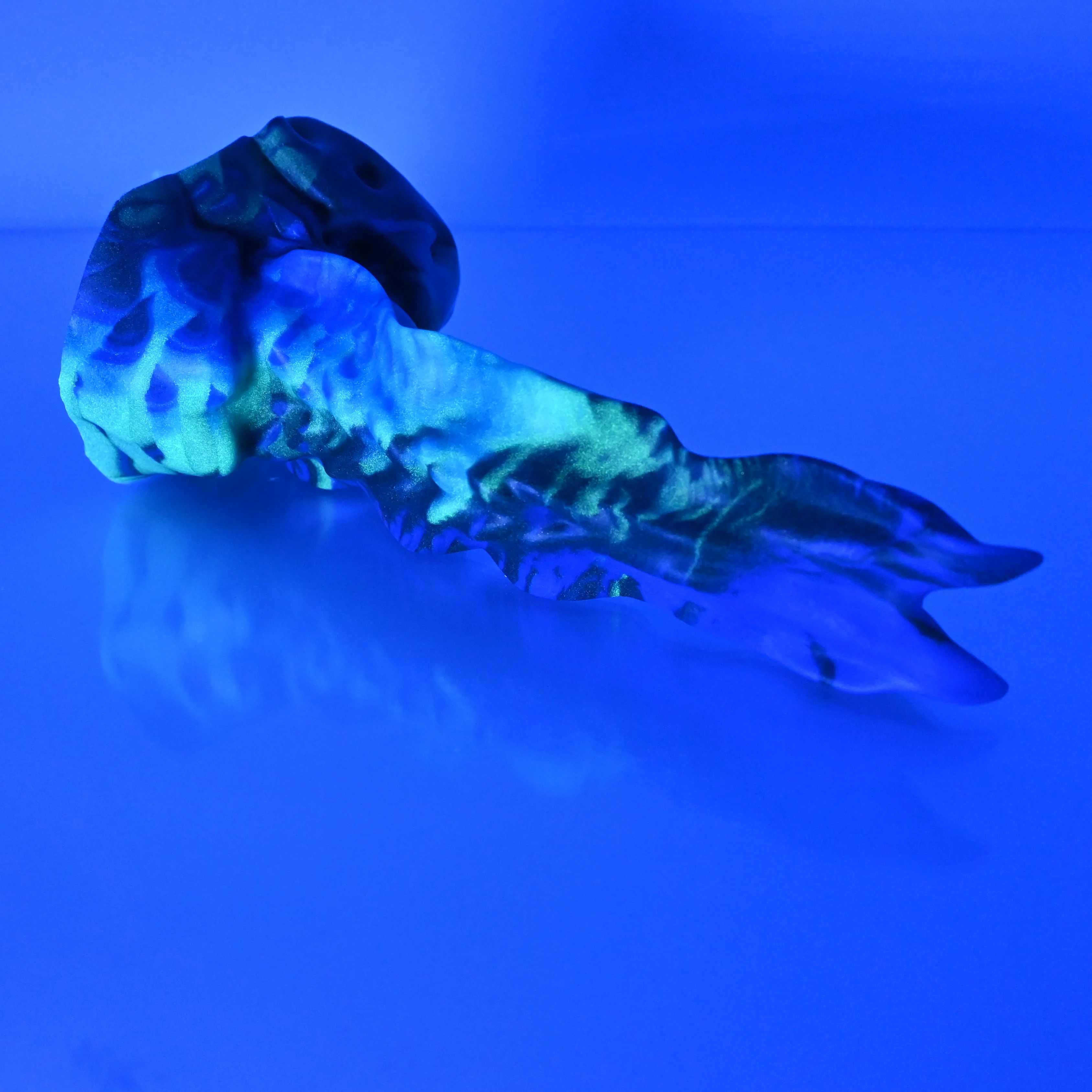 V2MCJ92 Snark's Maw Small 0050 UV GITD - Image 3