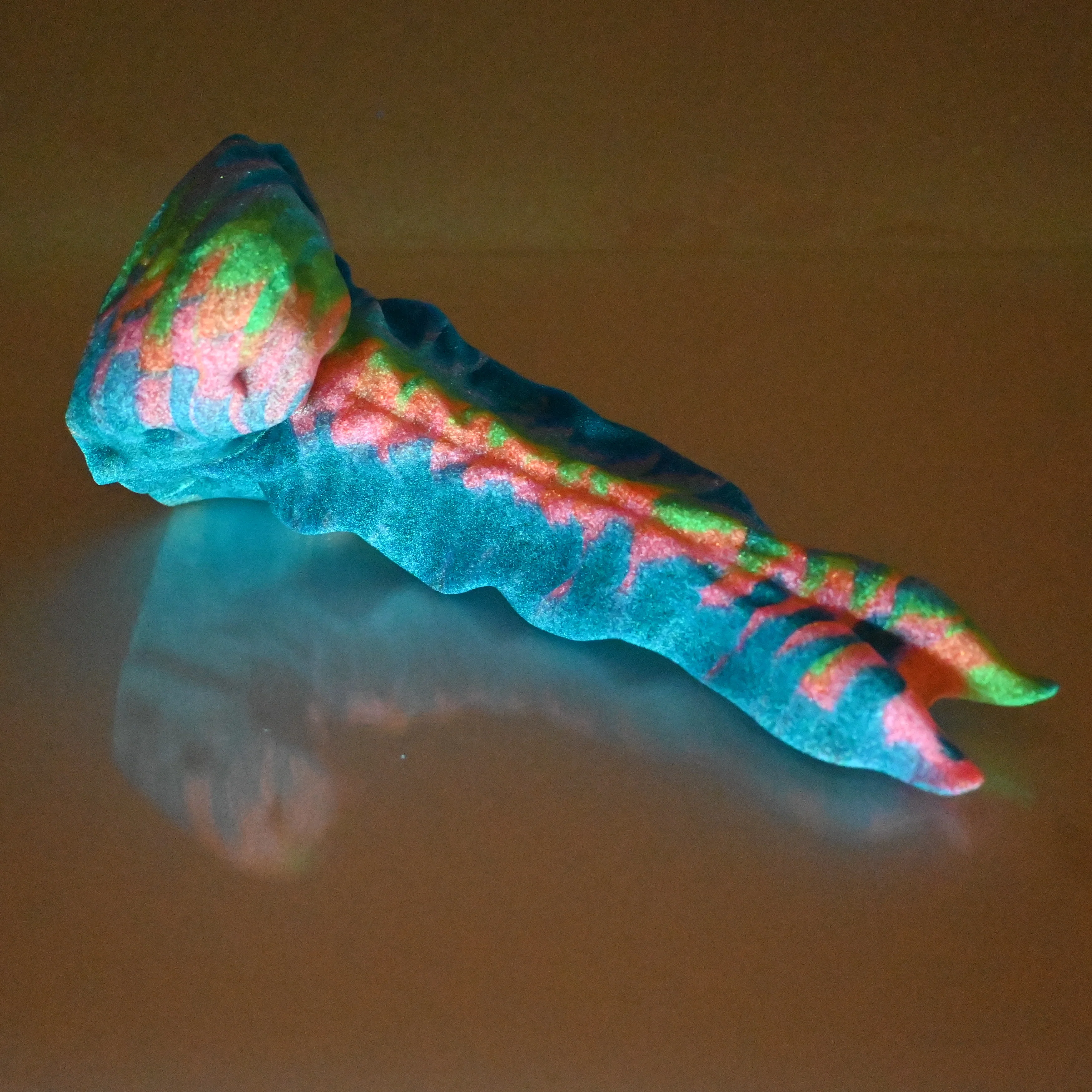 V2SCJ95 Snark's Maw Small 0030 UV GITD - Image 4