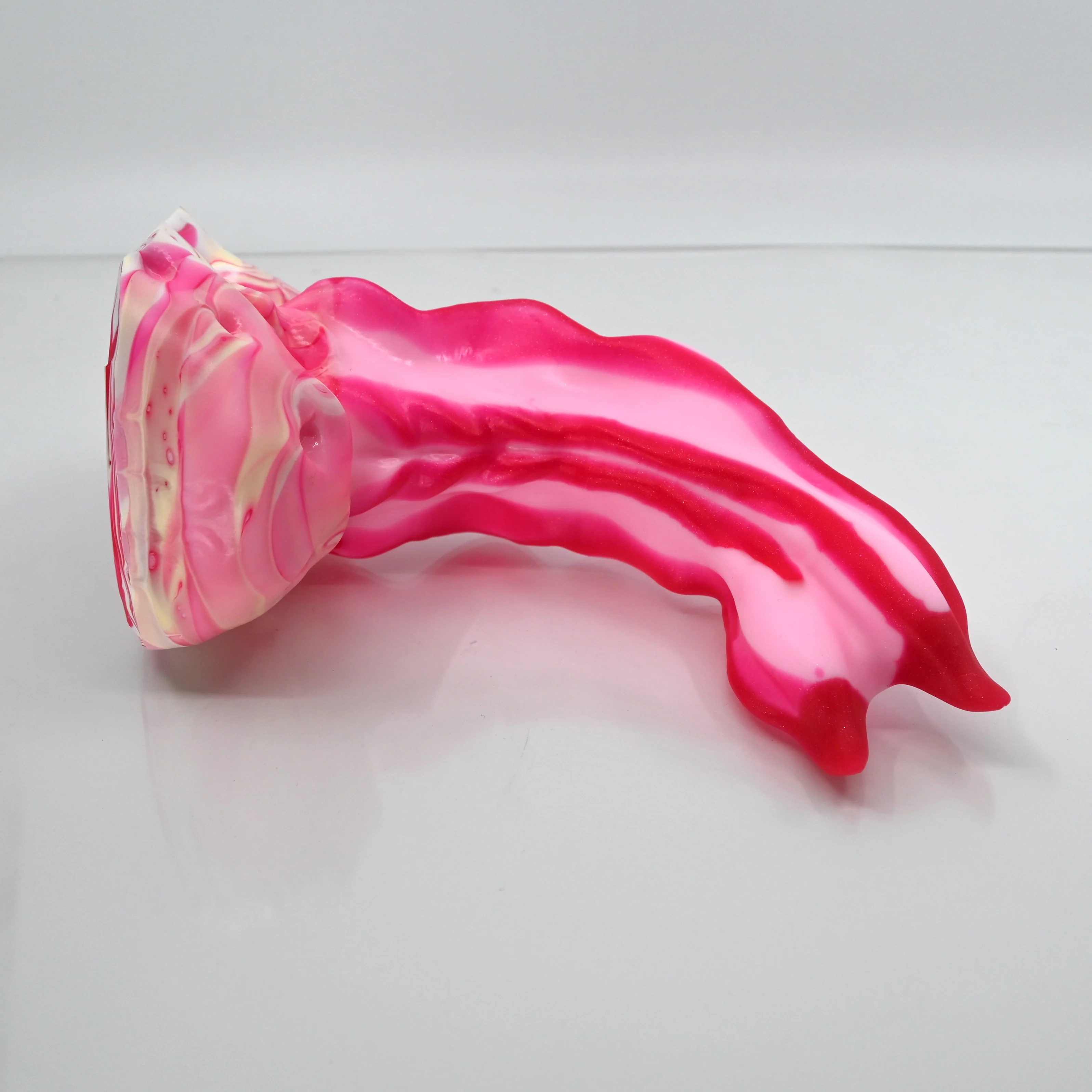 V2SCP24 Snark's Maw Small 0020 UV GITD
