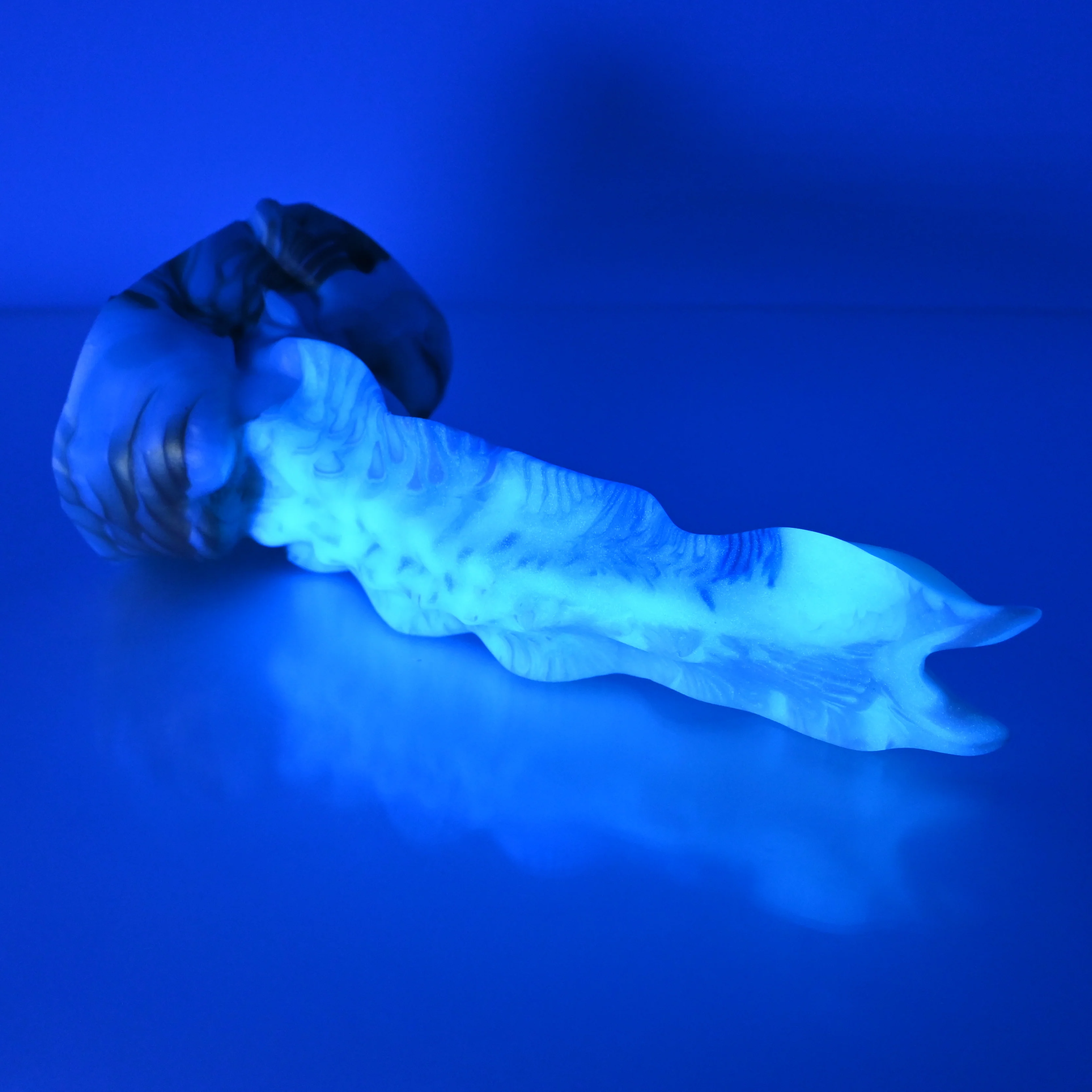 V2MCP20 Snark's Maw Small 0050 UV GITD - Image 3
