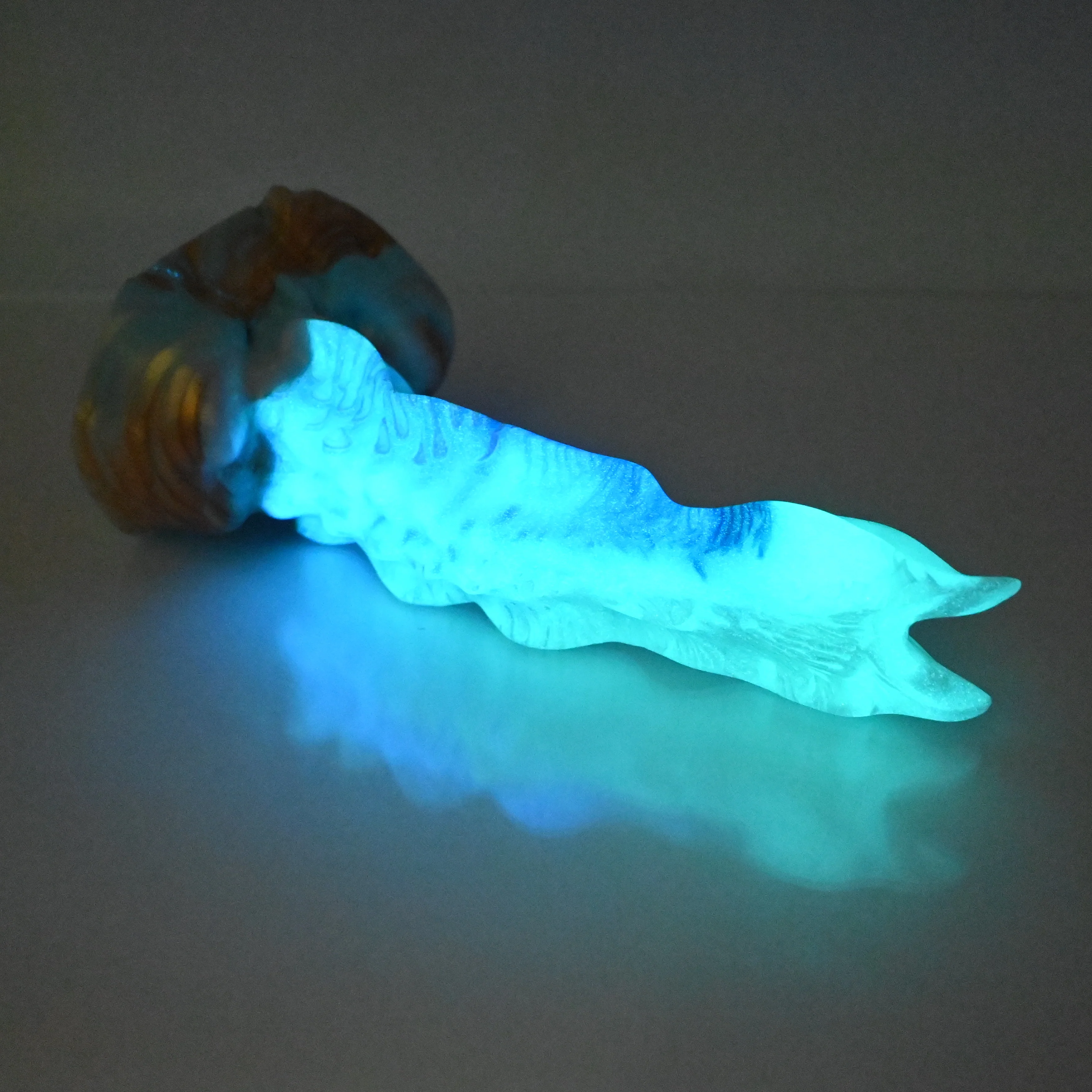 V2MCP20 Snark's Maw Small 0050 UV GITD - Image 4