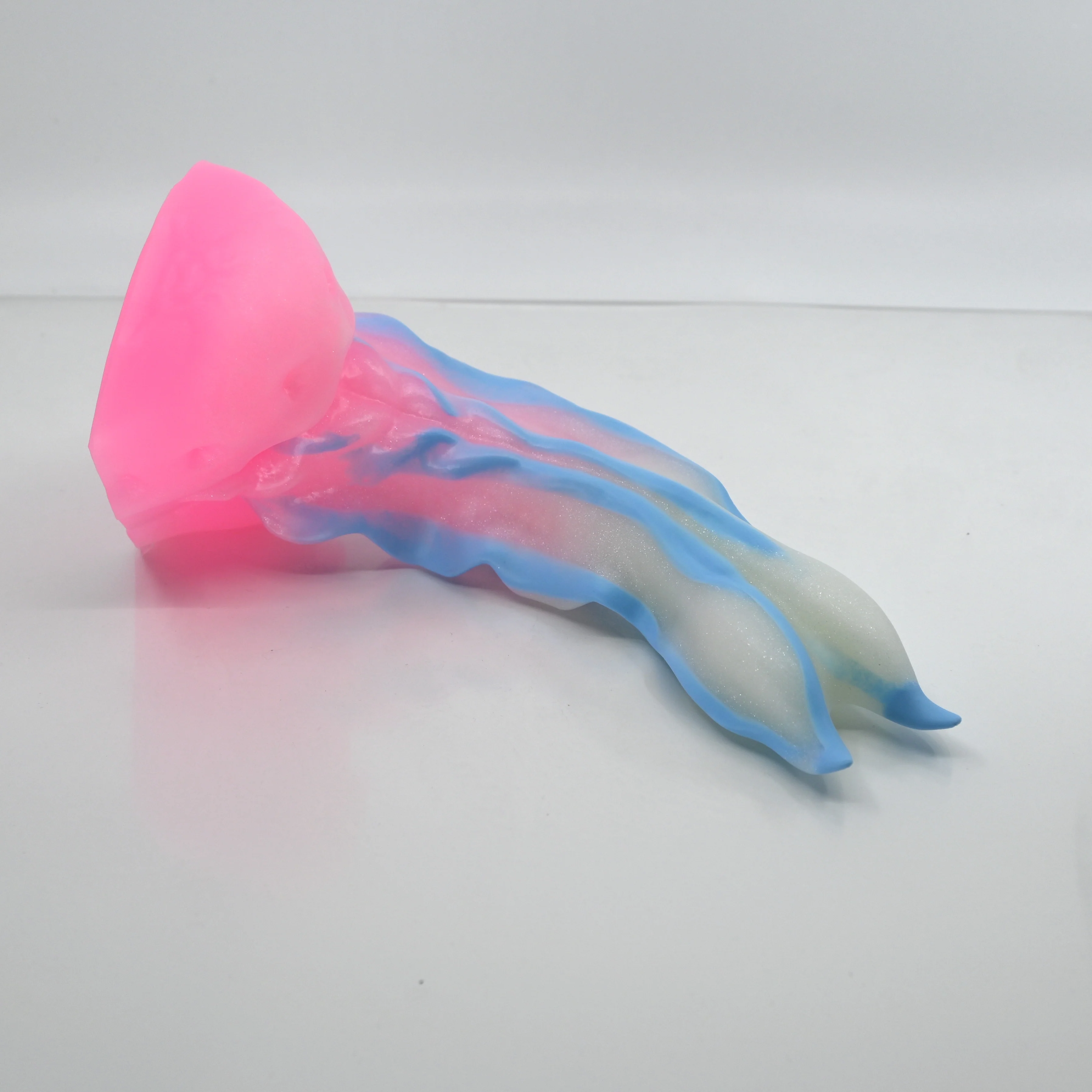 V2XCQ72 Snark's Maw Small 0020 UV GITD