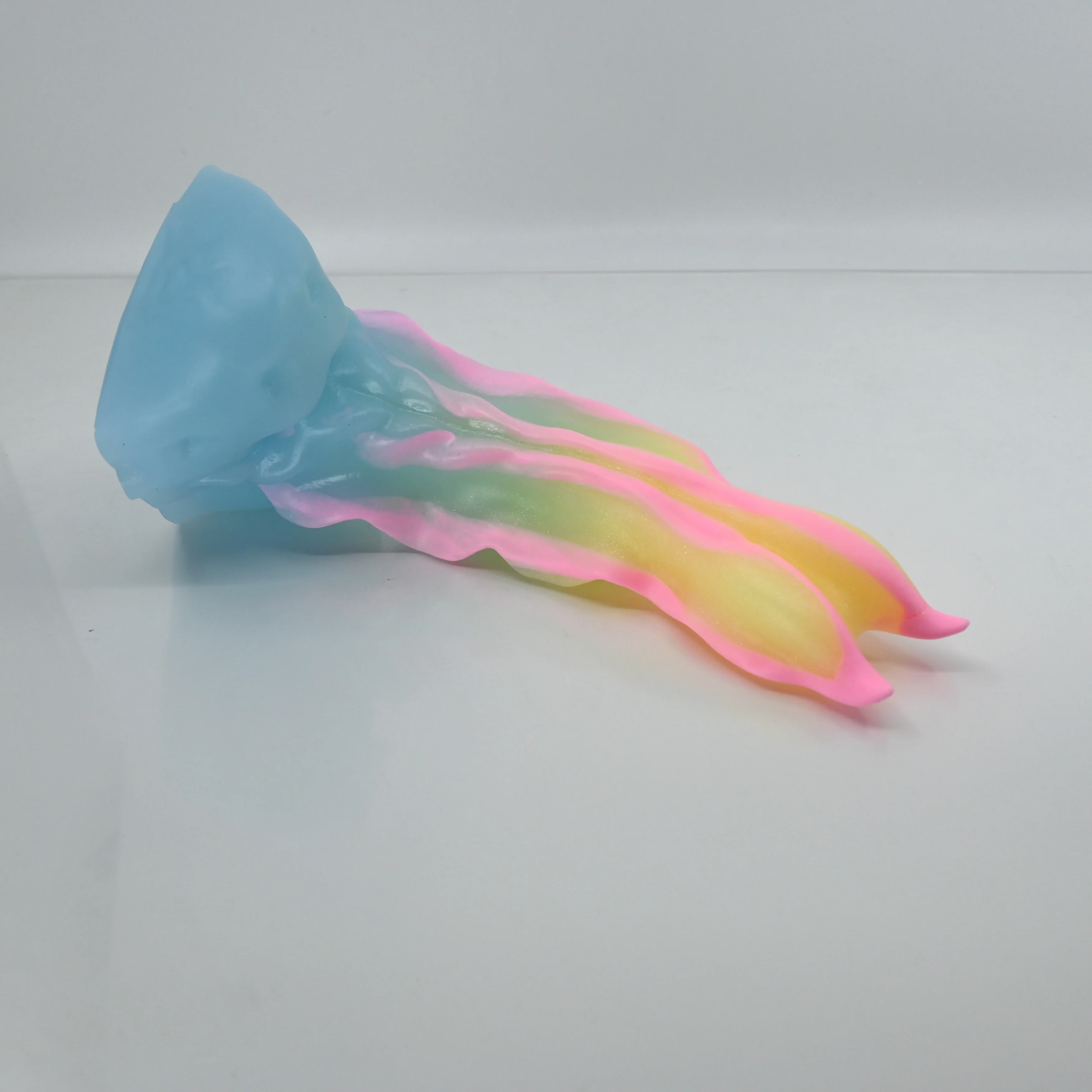 V2SCR89 Snark's Maw Small 0030 UV GITD