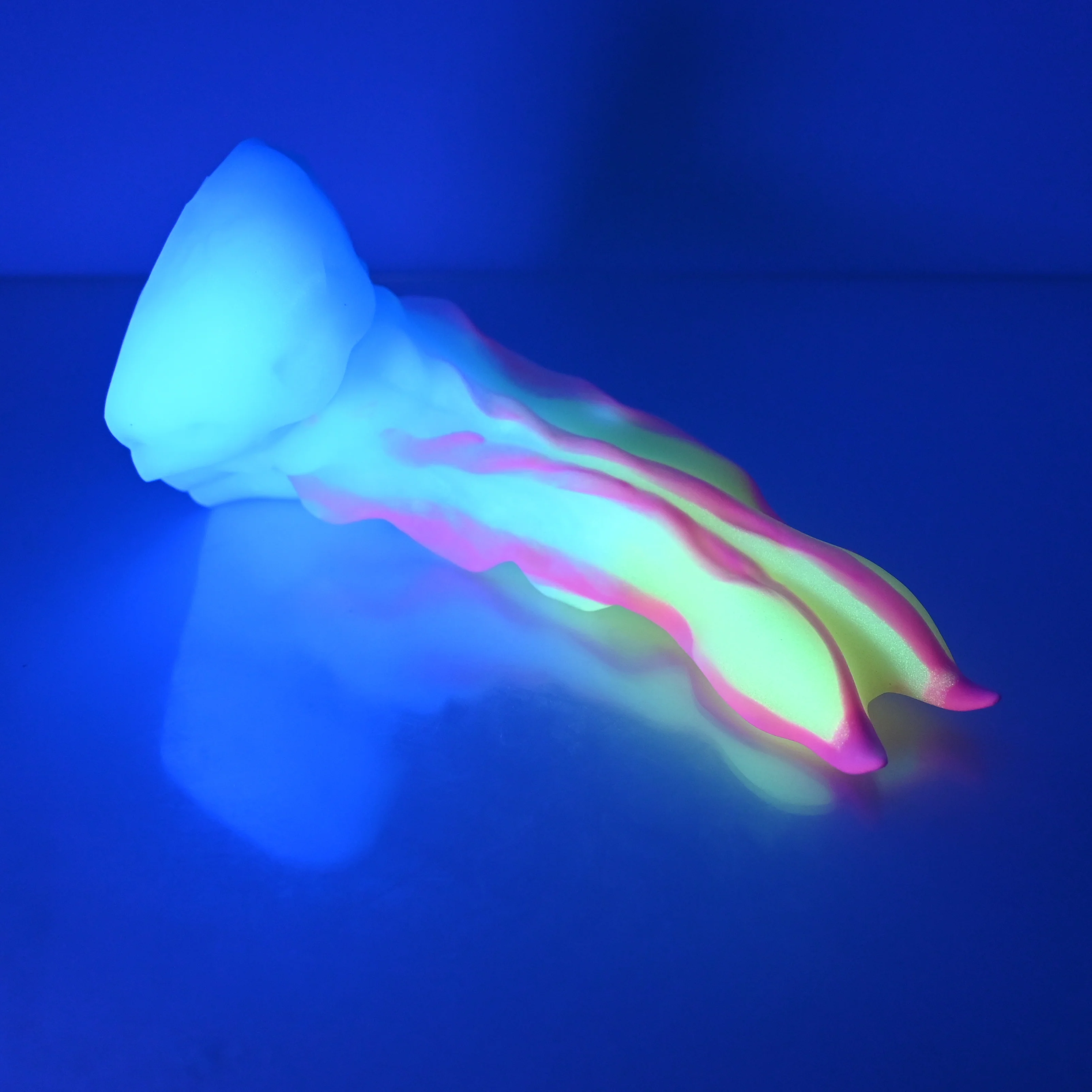 V2SCR89 Snark's Maw Small 0030 UV GITD - Image 3
