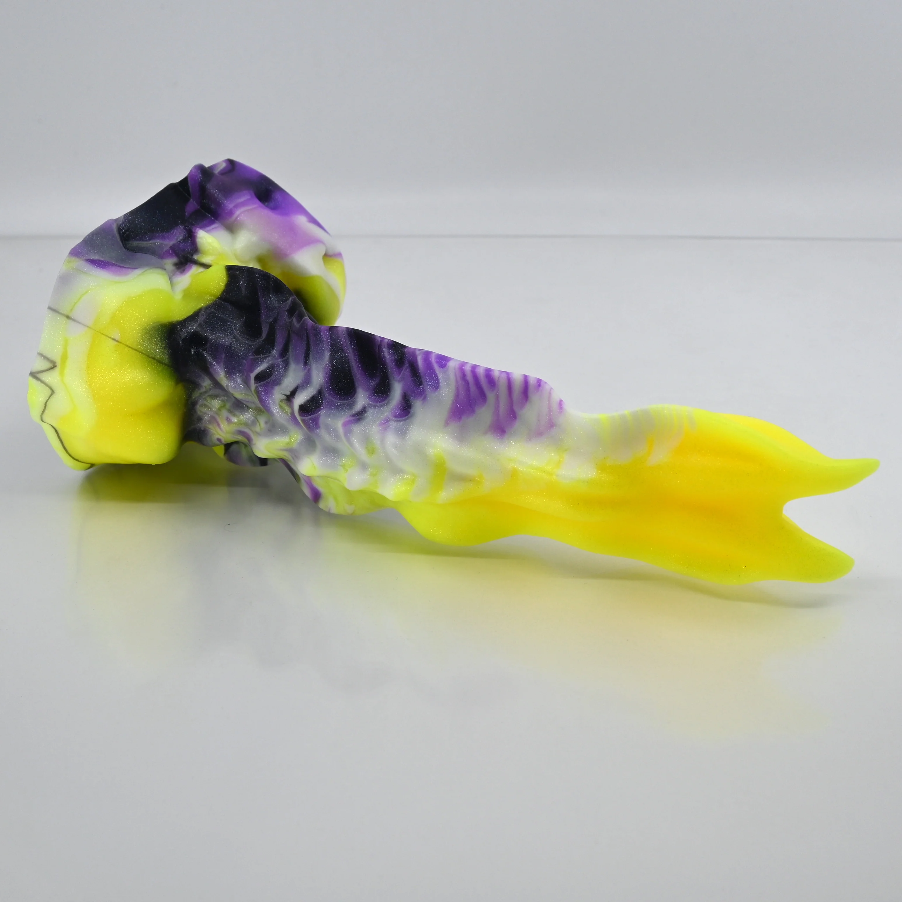 V2MCR88 Snark's Maw Small 0050 UV GITD - Image 2