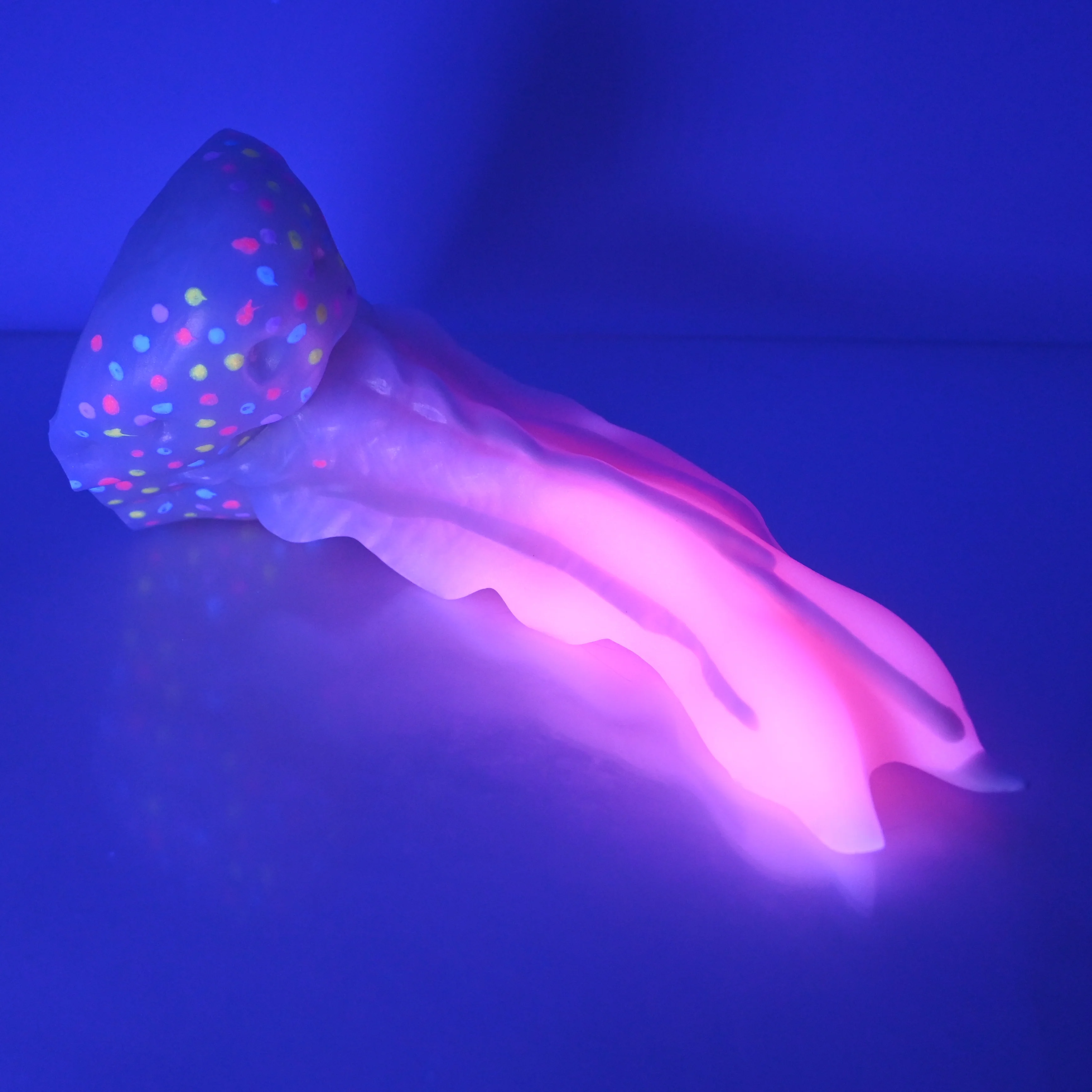 V2SCV81 Snark's Maw Small 0030 UV GITD - Image 2