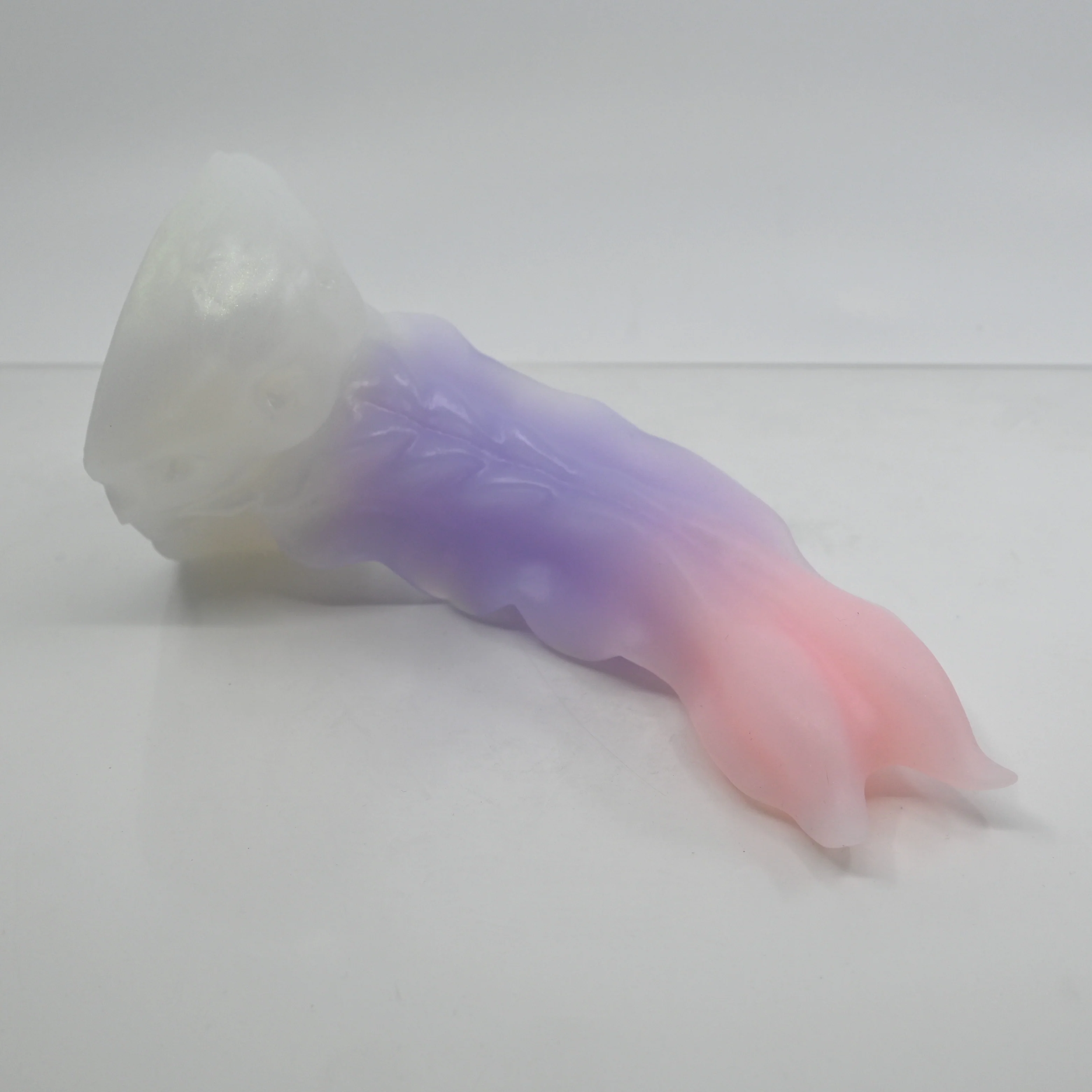 V2XDC09 Snark's Maw Small 0020 UV GITD