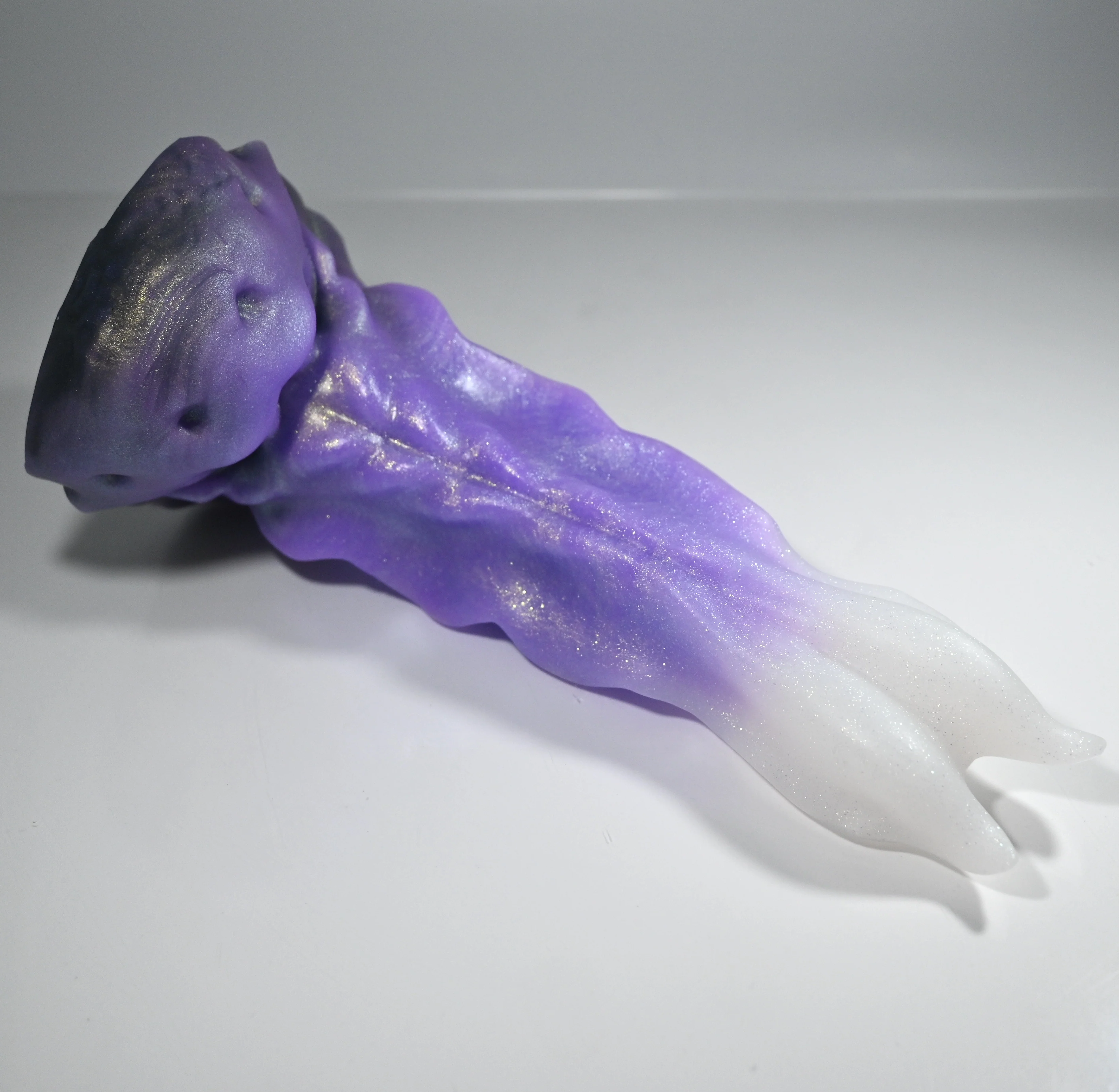 V2SED36 Snark's Maw Small 0030 UV GITD CS