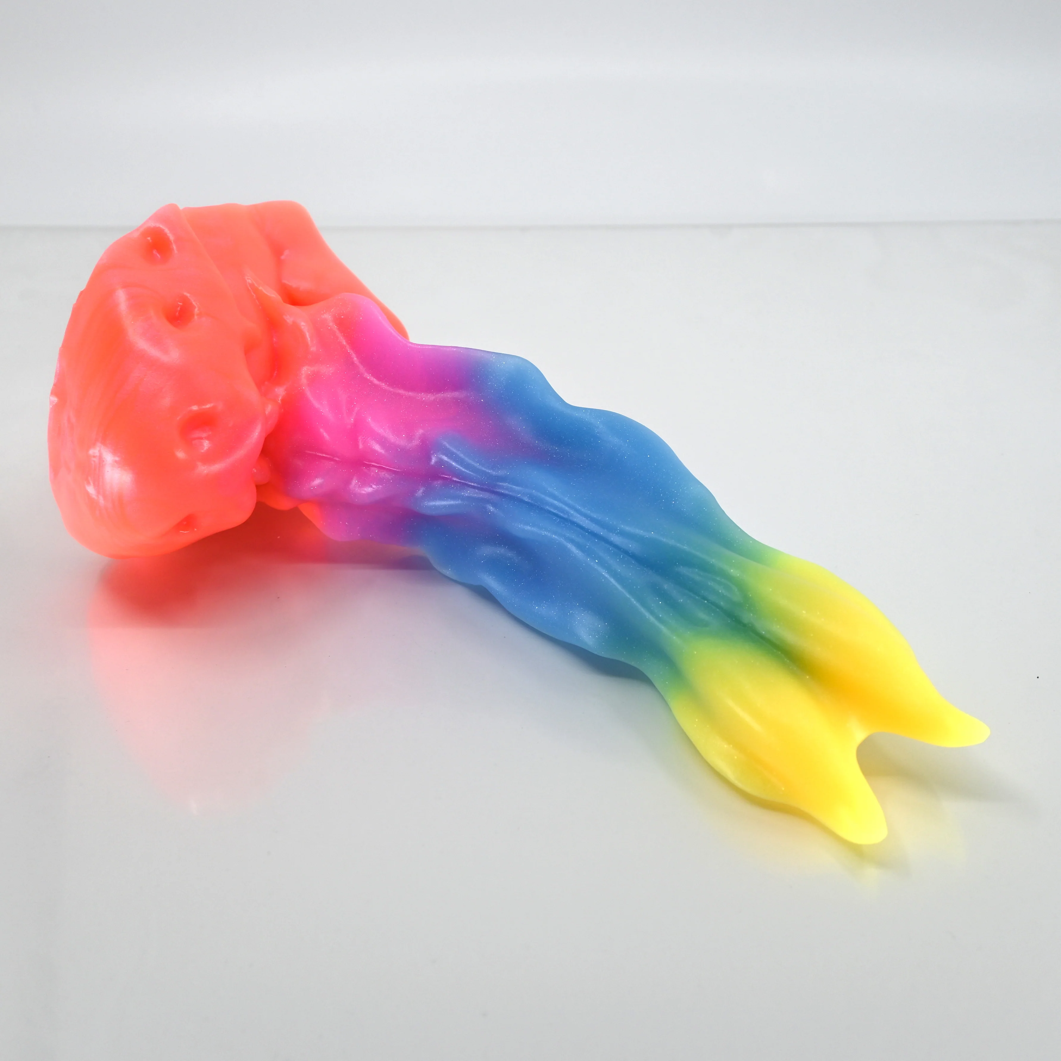 V2XBN31 Snark's Maw Small 0020 UV GITD
