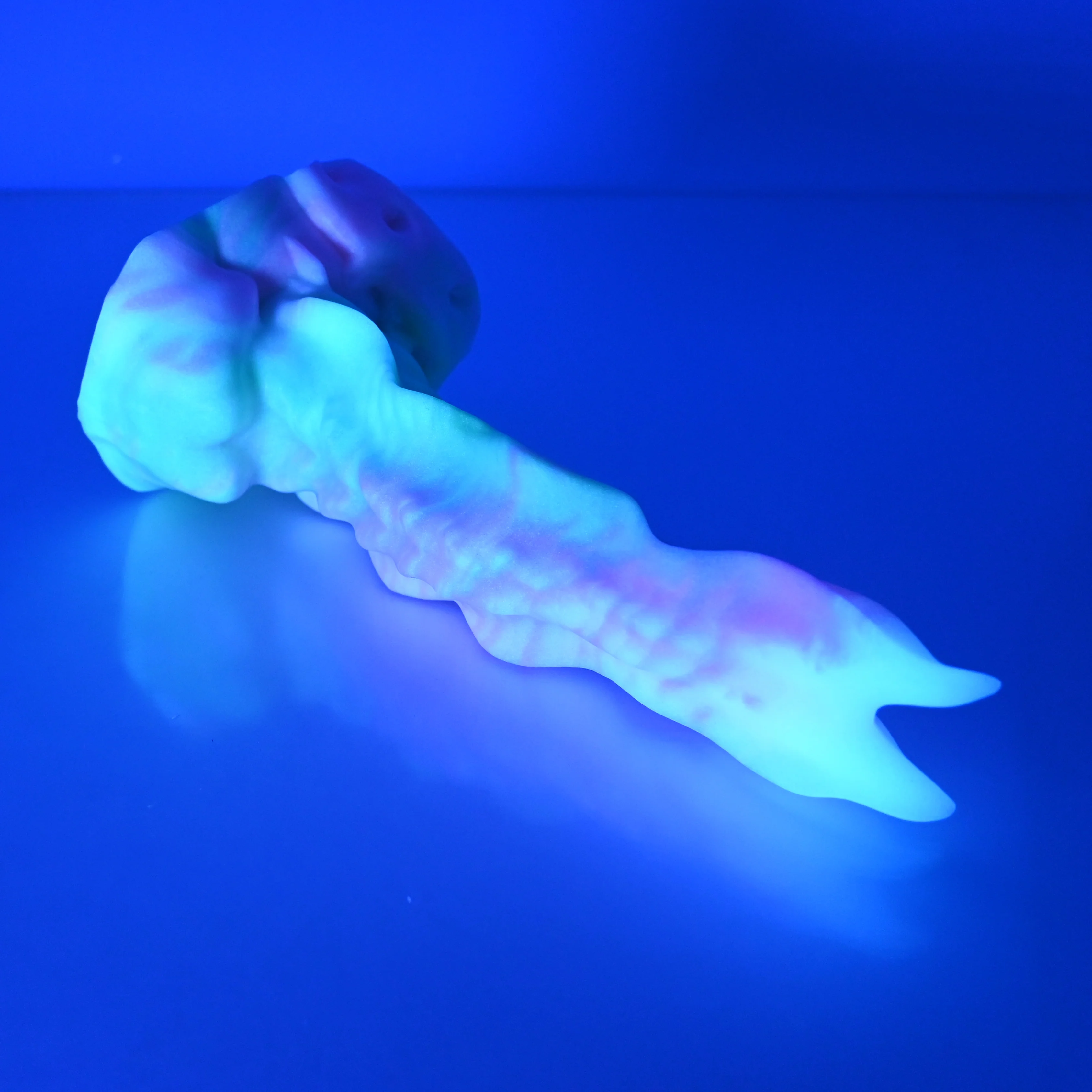 V2MBS81 Snark's Maw Small 0050 UV GITD - Image 3