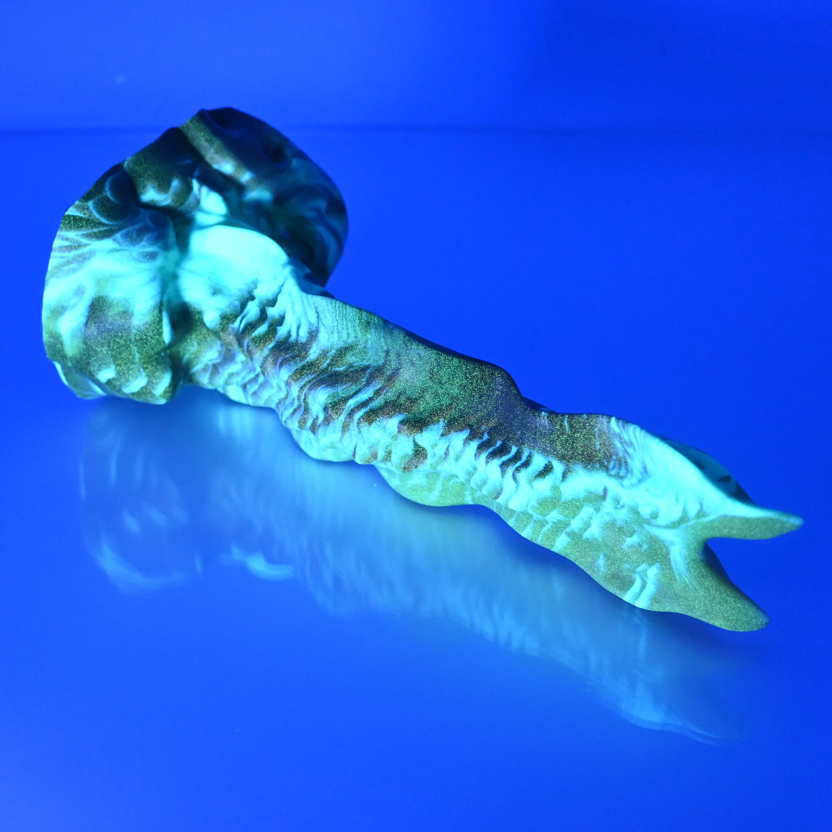V2MBT92 Snark's Maw Small 0050 UV GITD - Image 3