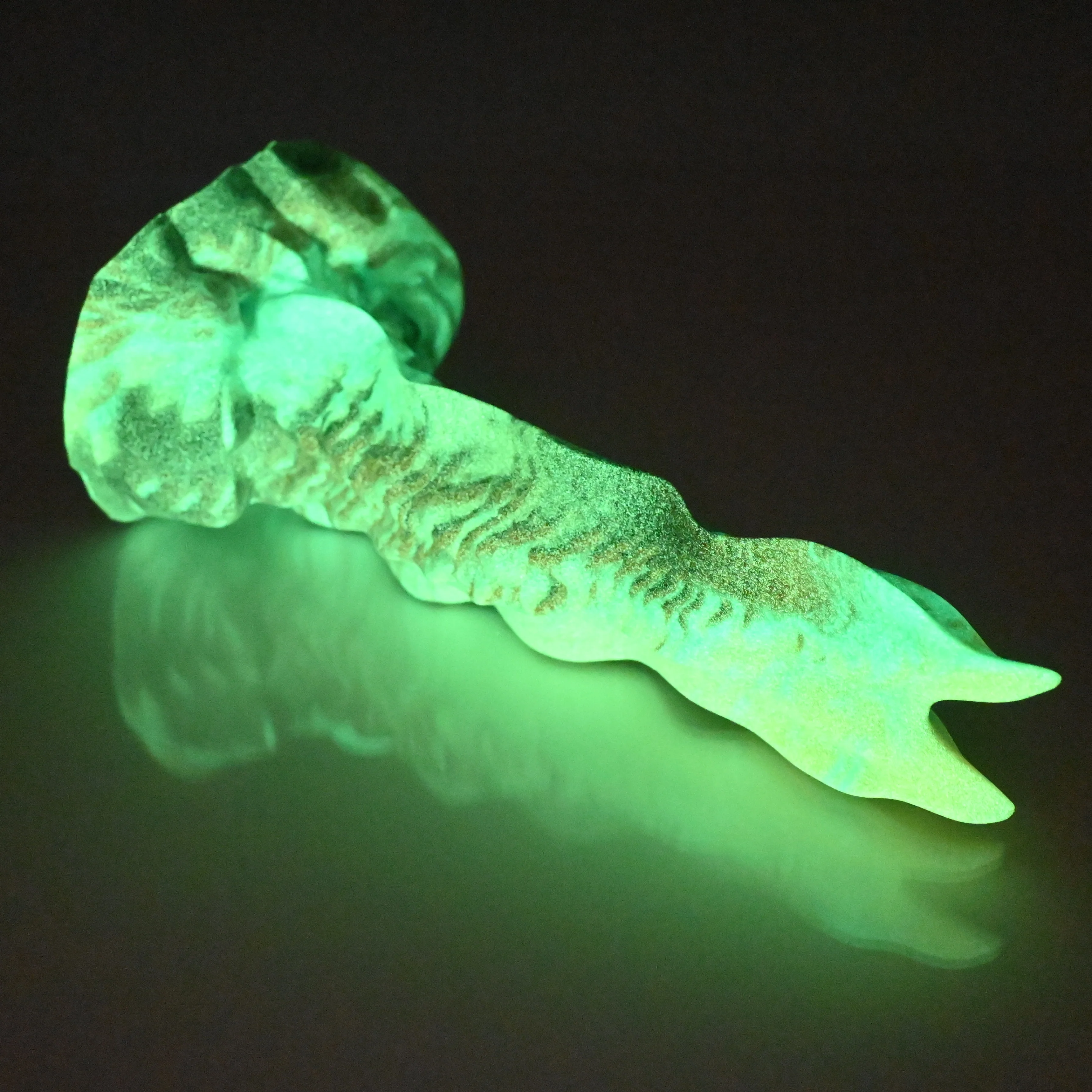 V2MBT92 Snark's Maw Small 0050 UV GITD - Image 4