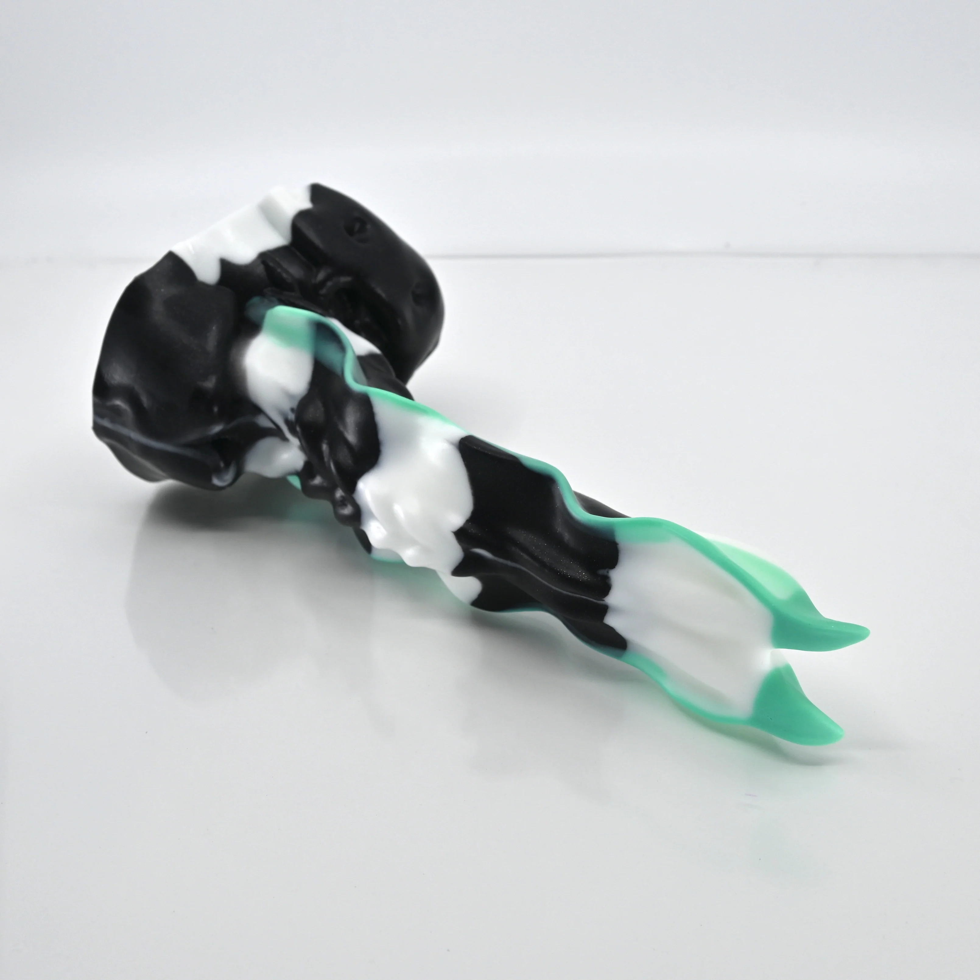 V2MBV32 Snark's Maw Small 0050 UV GITD - Image 2