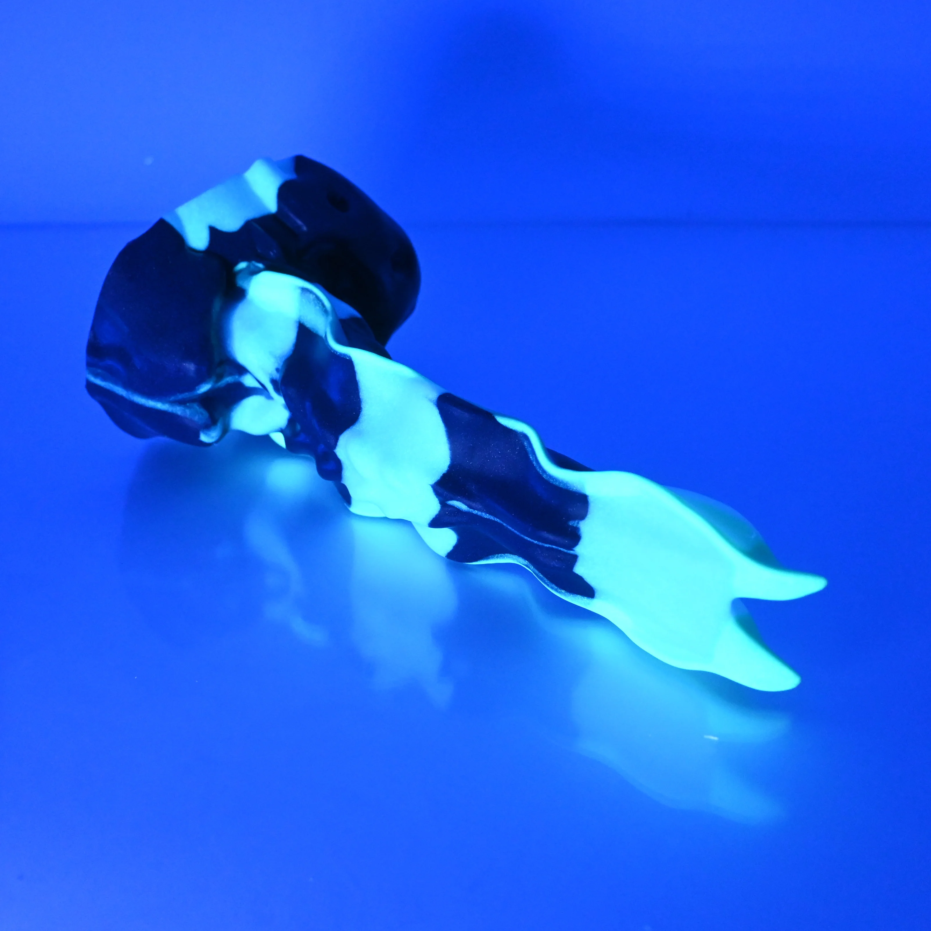 V2MBV32 Snark's Maw Small 0050 UV GITD - Image 3