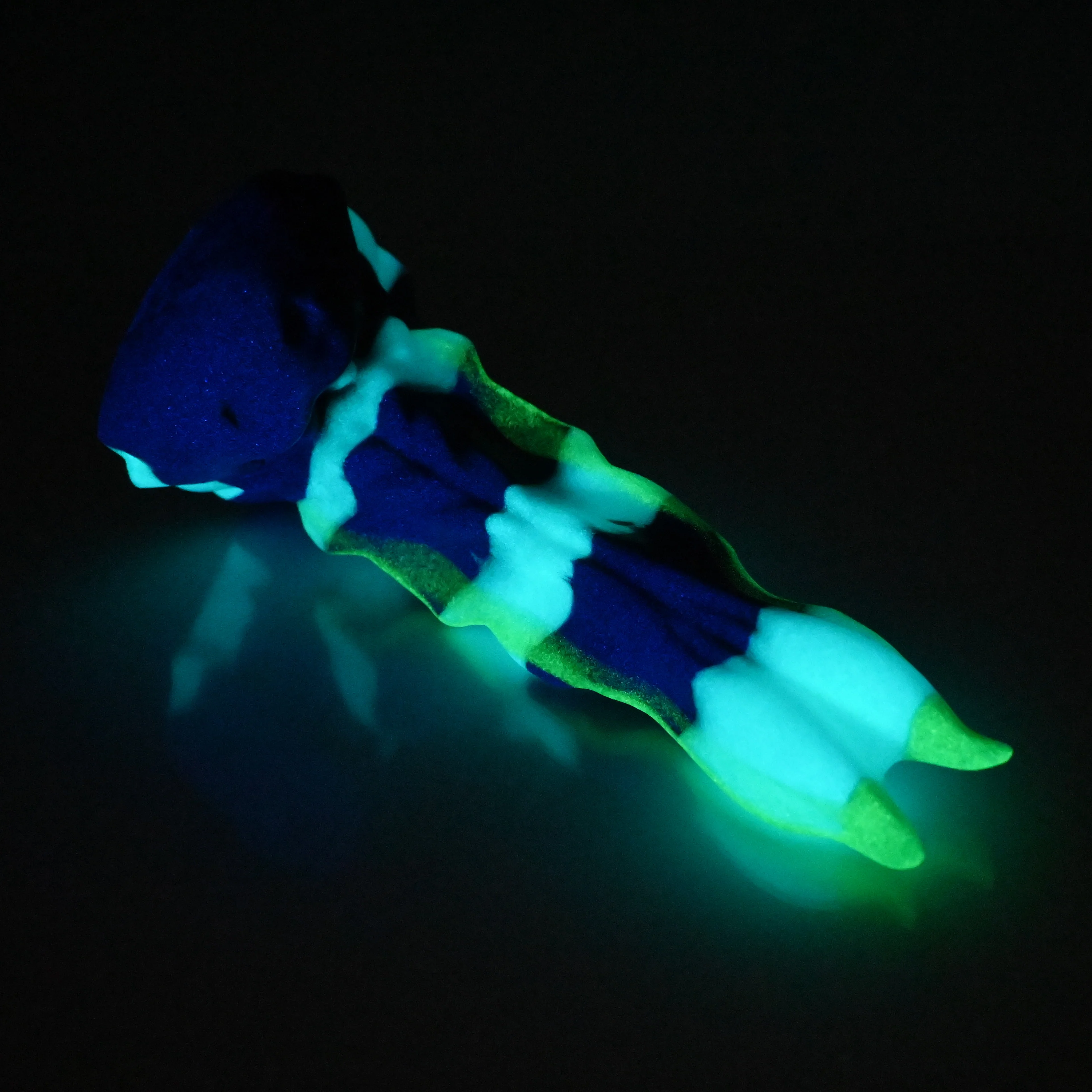 V2MBV32 Snark's Maw Small 0050 UV GITD - Image 4