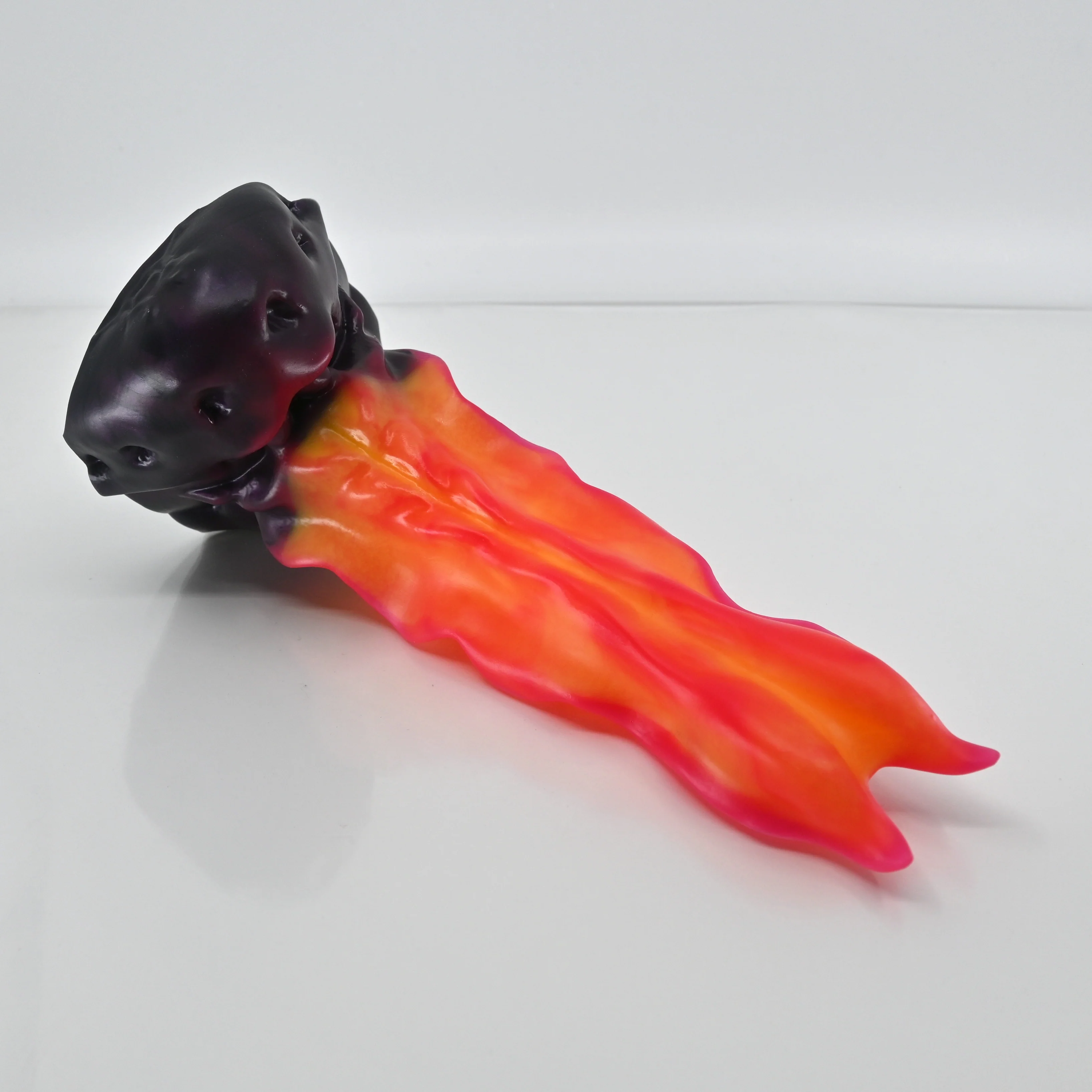 V2MCB22 Snark's Maw Small 0050 UV GITD
