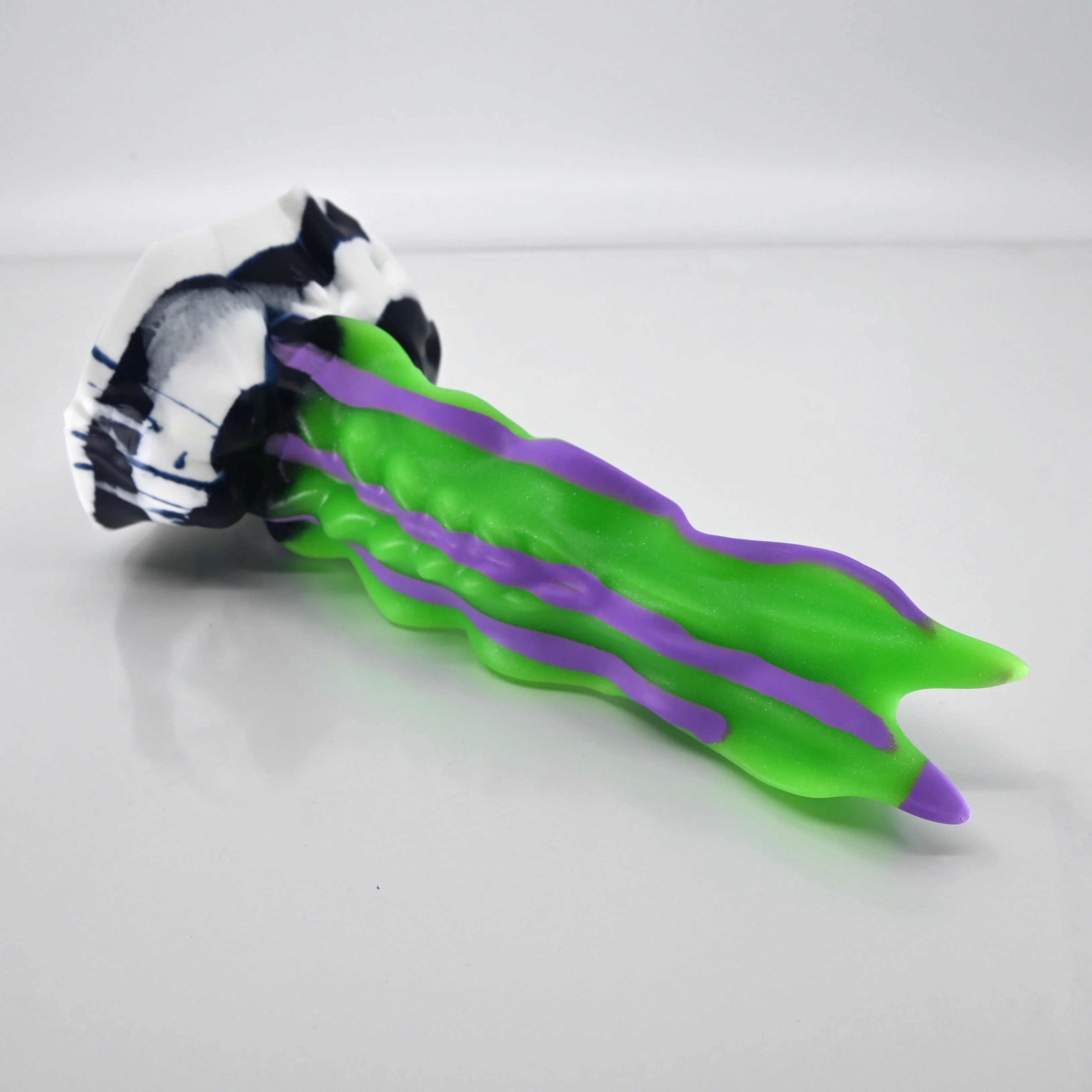 V2XCC92 Snark's Maw Small 0020 UV GITD - Image 2