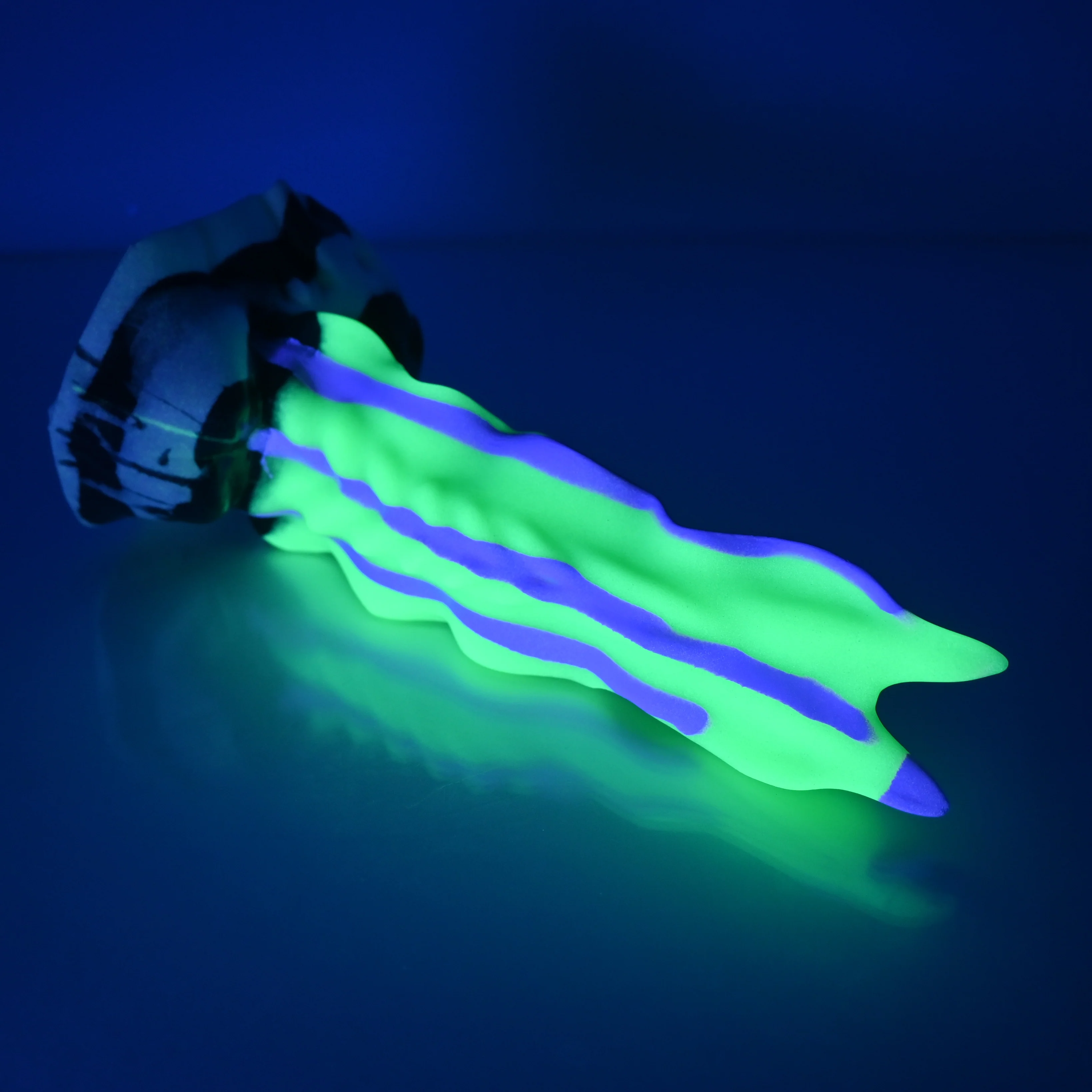 V2XCC92 Snark's Maw Small 0020 UV GITD - Image 3