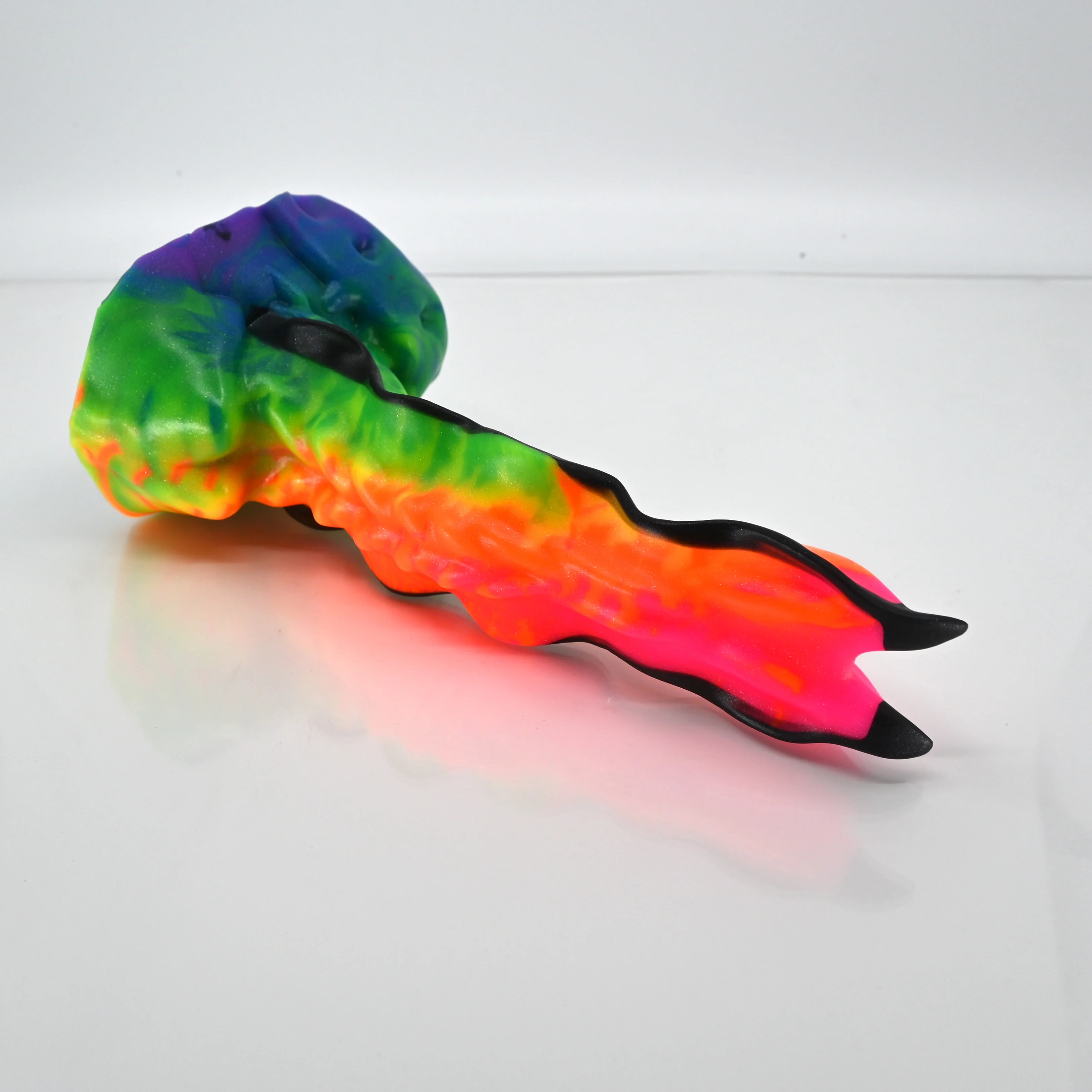 V2MCE44 Snark's Maw Small 0050 UV GITD - Image 2