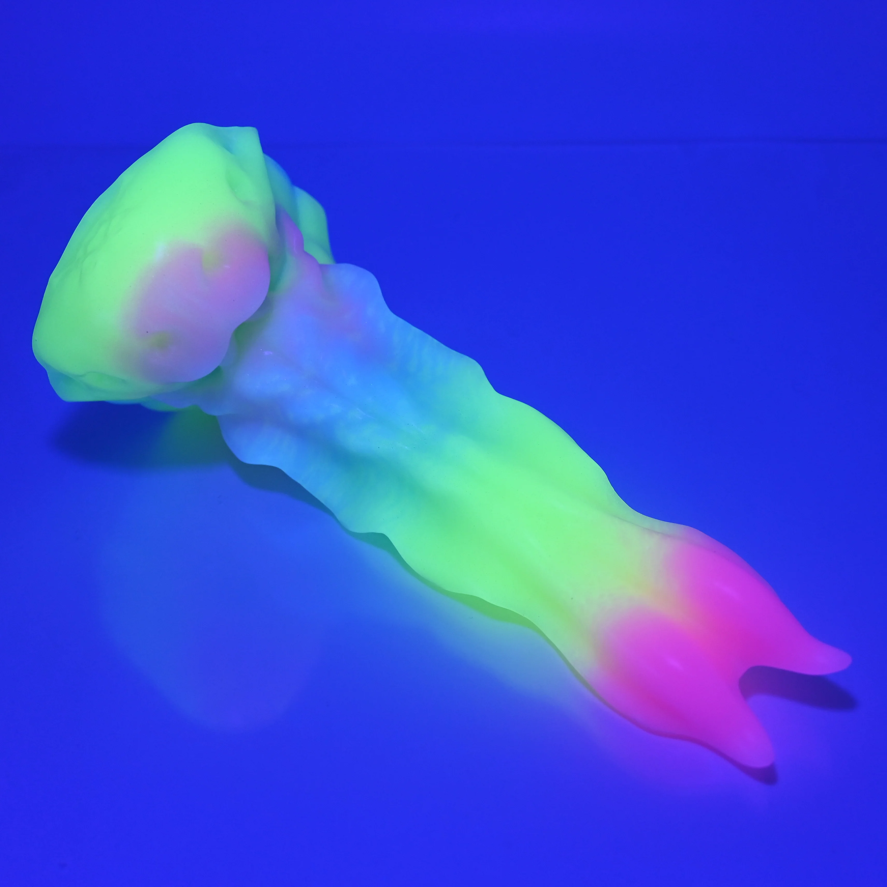 V2MBG12 Snark's Maw Small Medium UV GITD - Image 4
