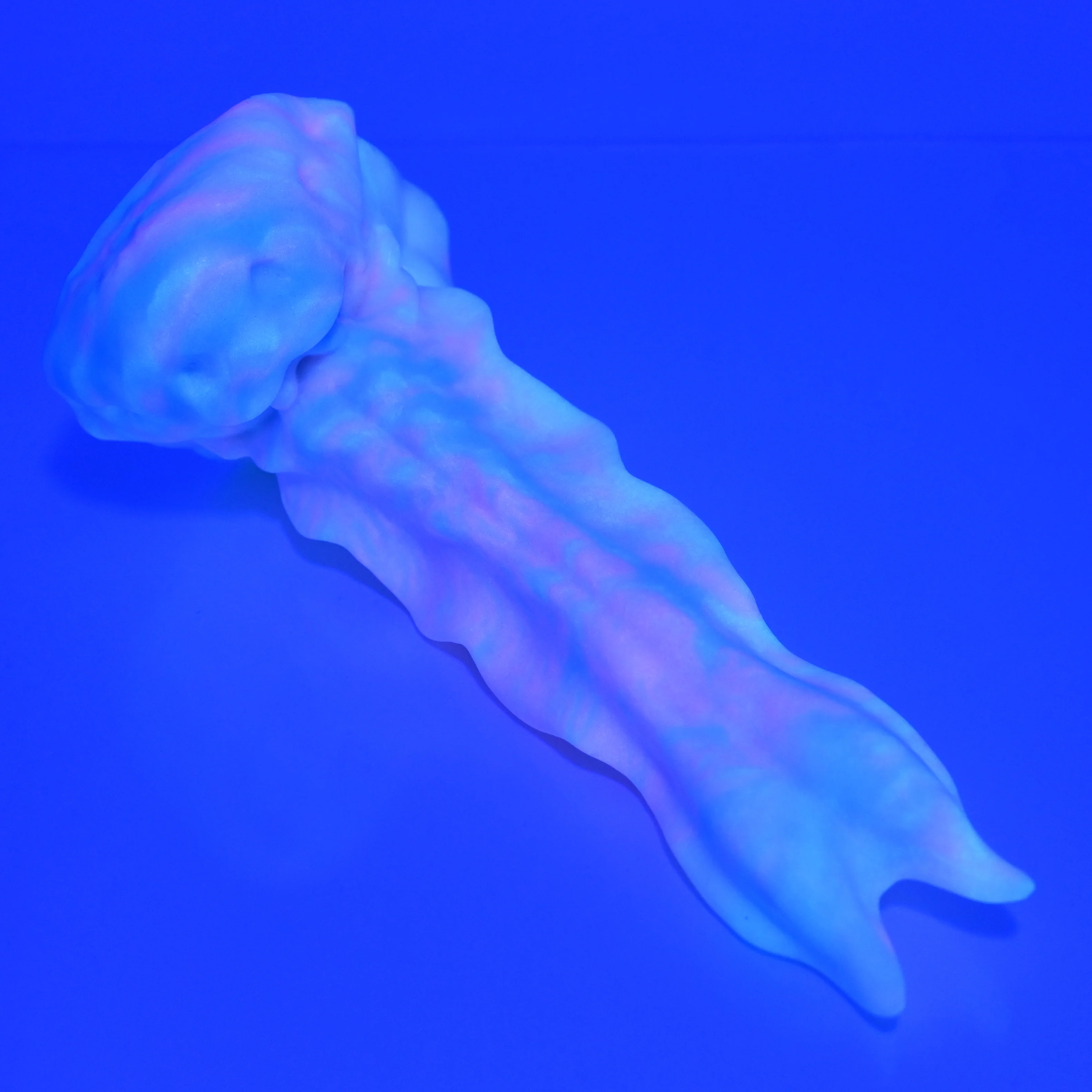 V2MBG19 Snark's Maw Small Medium UV GITD - Image 3