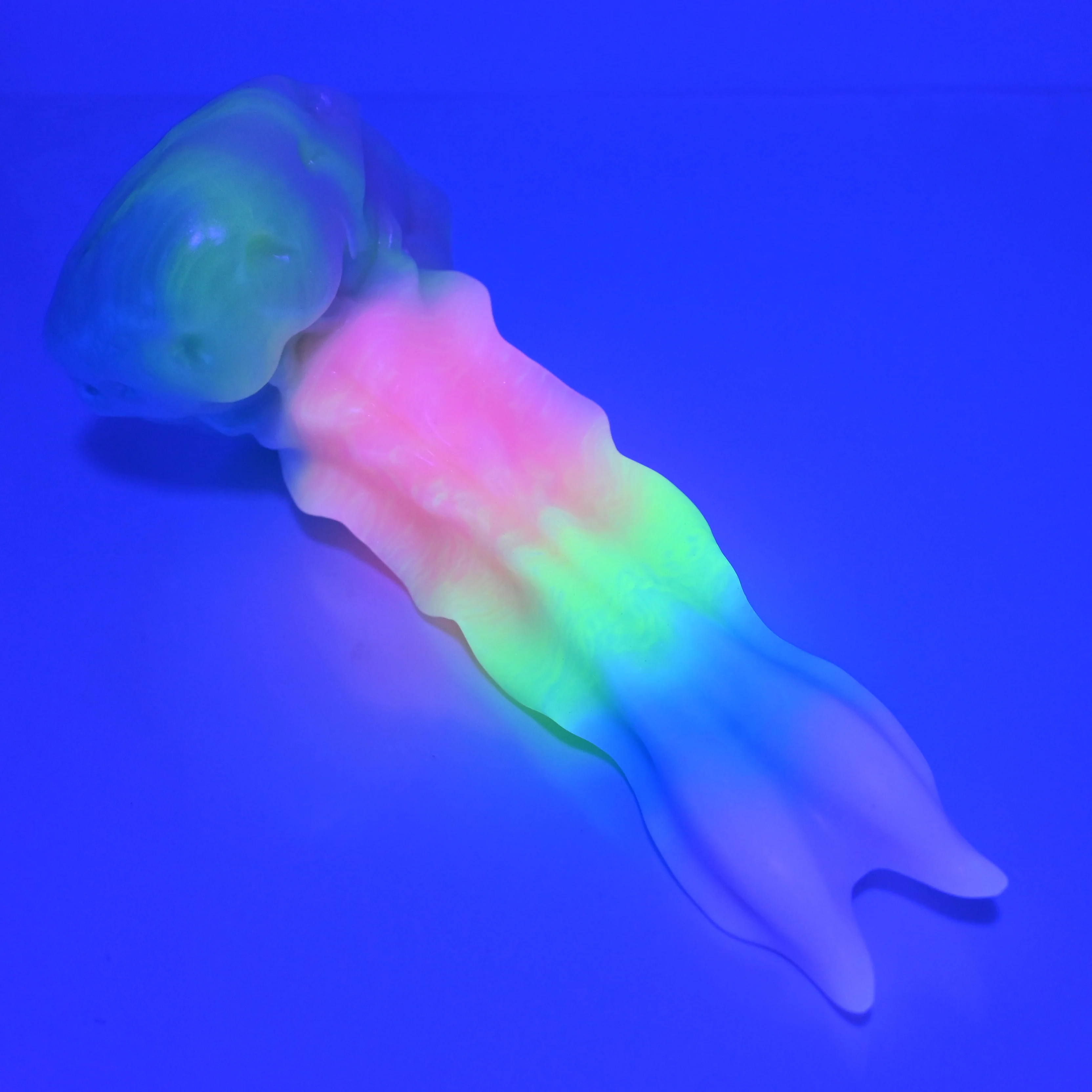 V2MBH30 Snark's Maw Small Medium UV GITD - Image 3