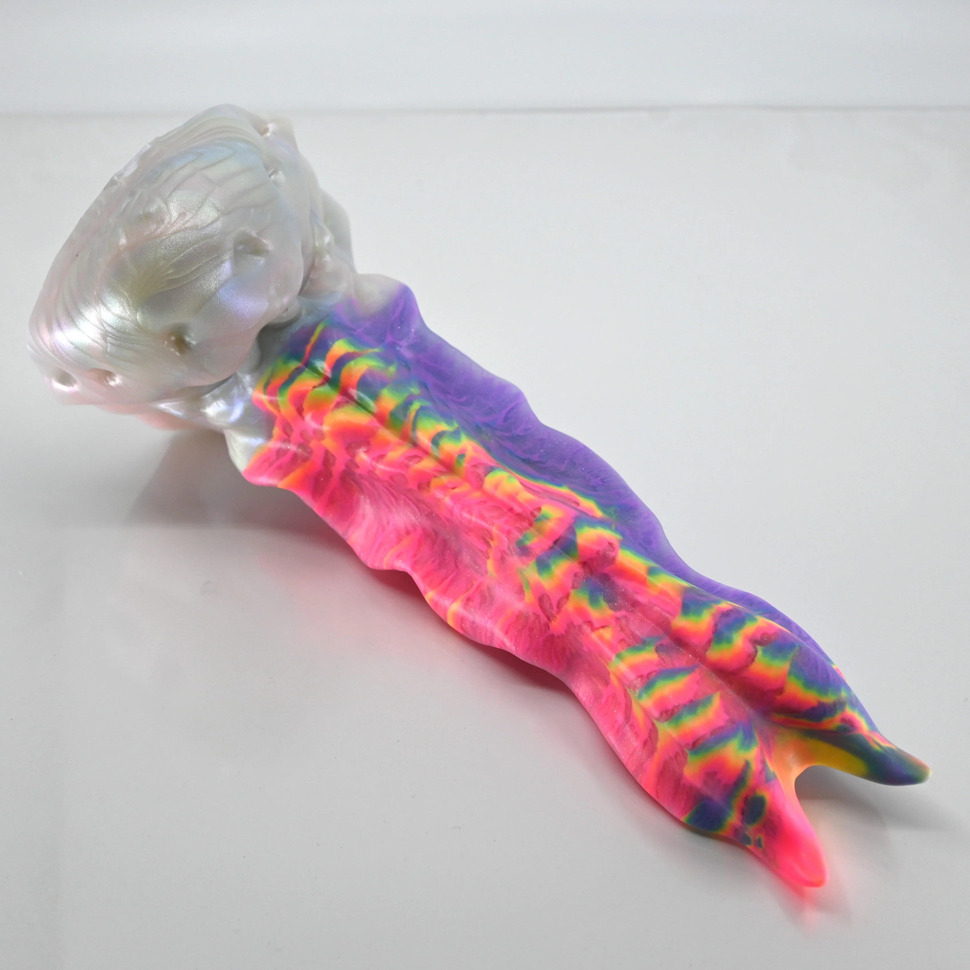 V2MBH37 Snark's Maw Small Medium UV GITD