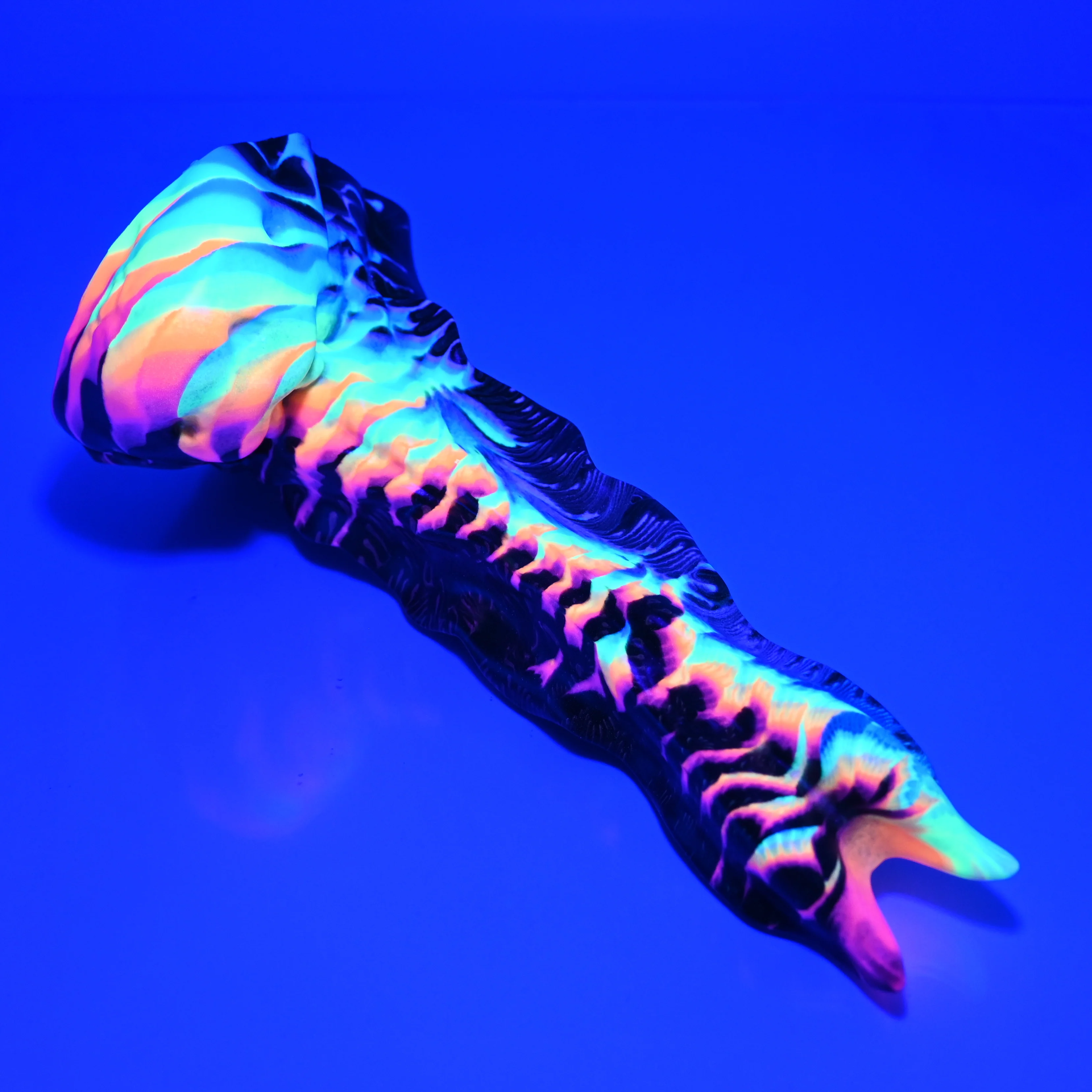 V2SBD41 Snark's Maw Small Soft UV GITD - Image 3