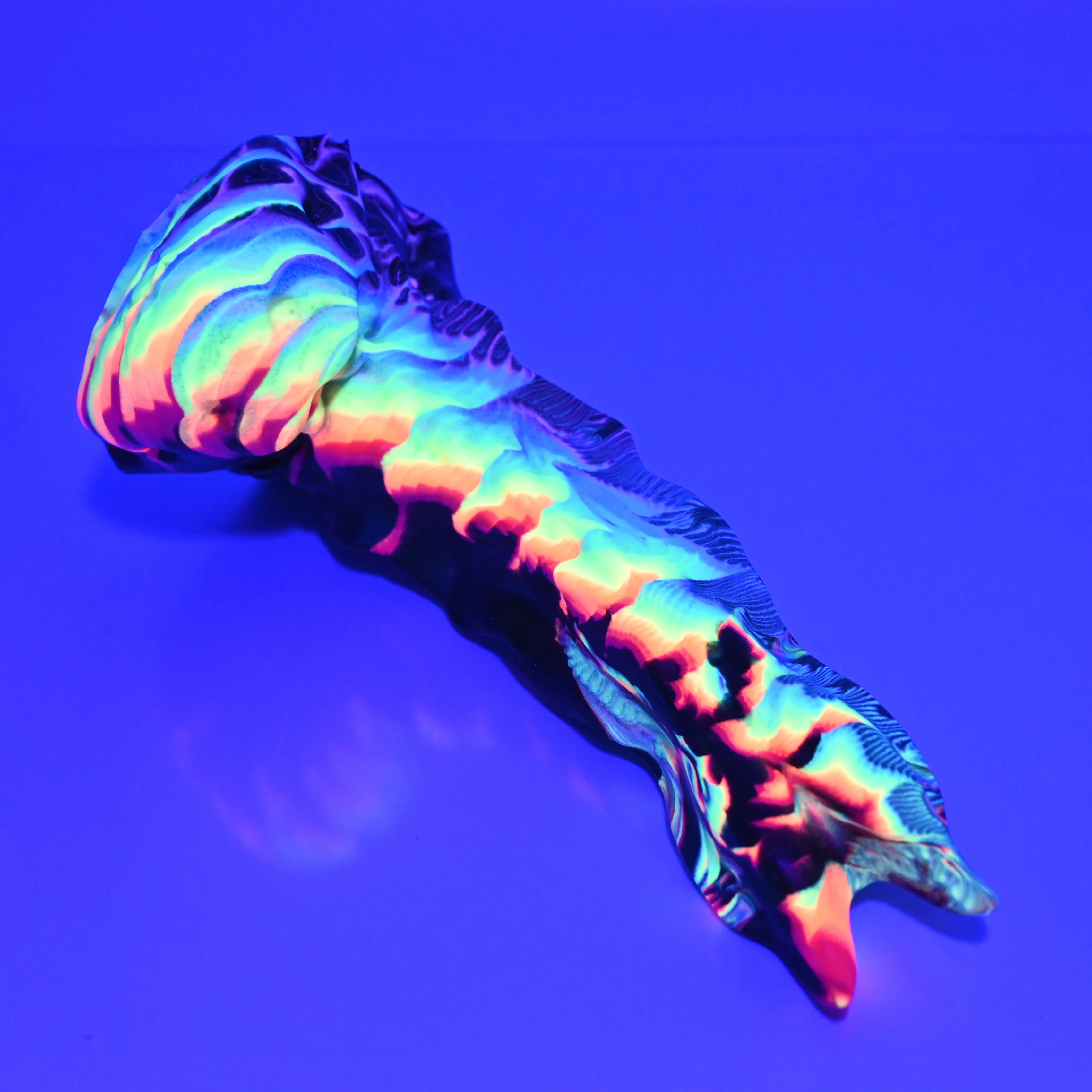 V2SBG21 Snark's Maw Small Soft UV GITD - Image 3