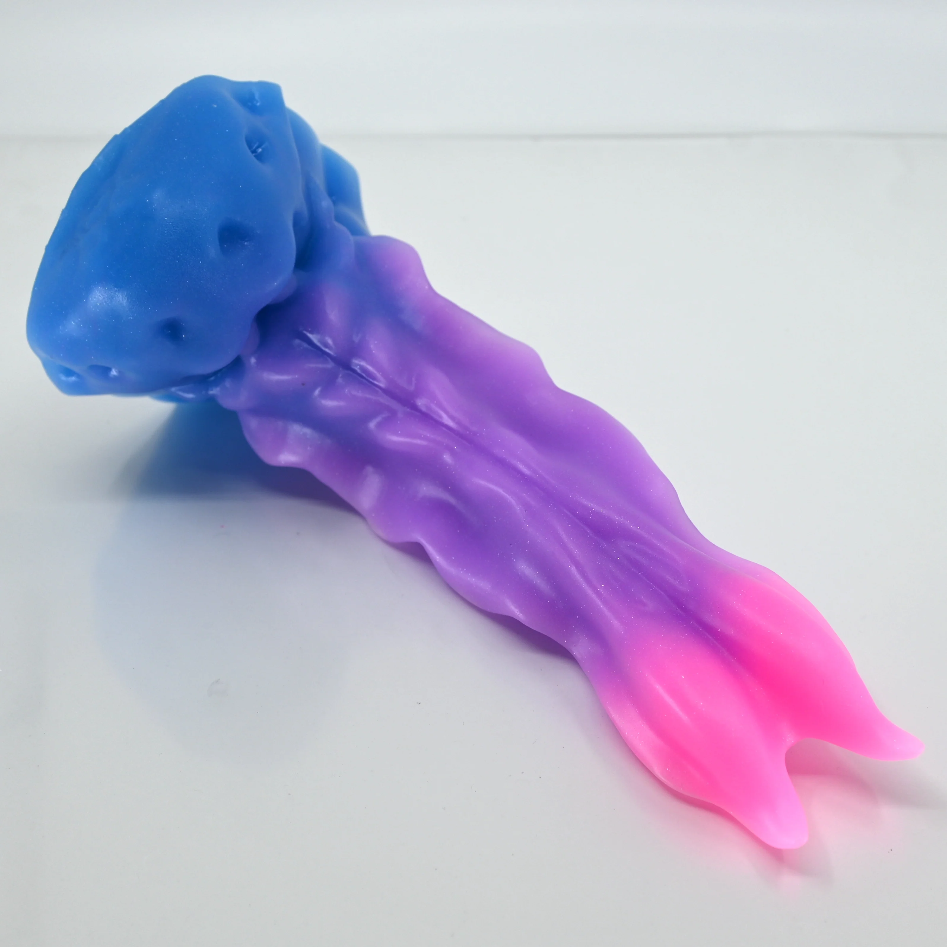 V2SBH42 Snark's Maw Small Soft UV GITD *FLOP*