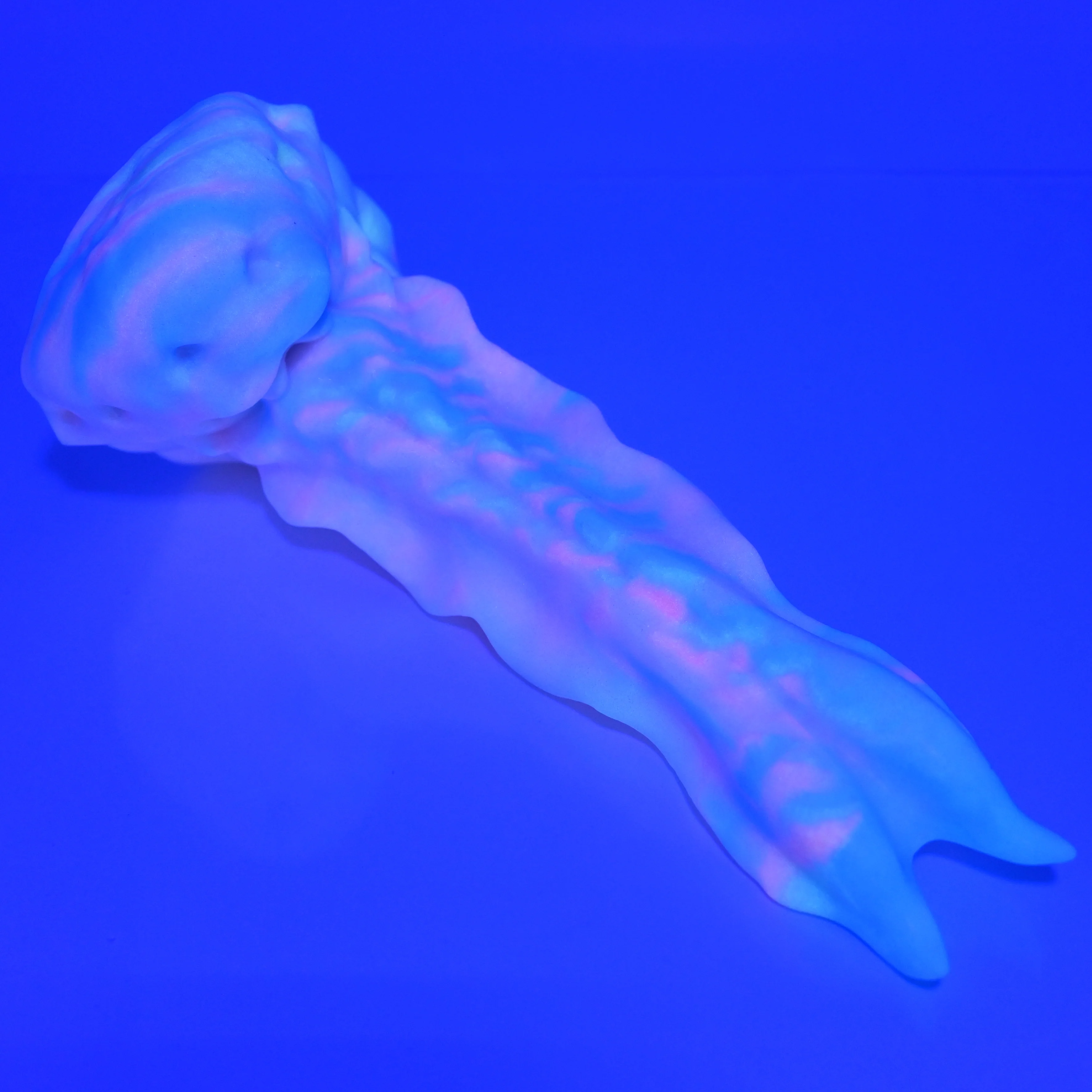 V3MBG37 Snark's Maw Medium Medium UV GITD - Image 3